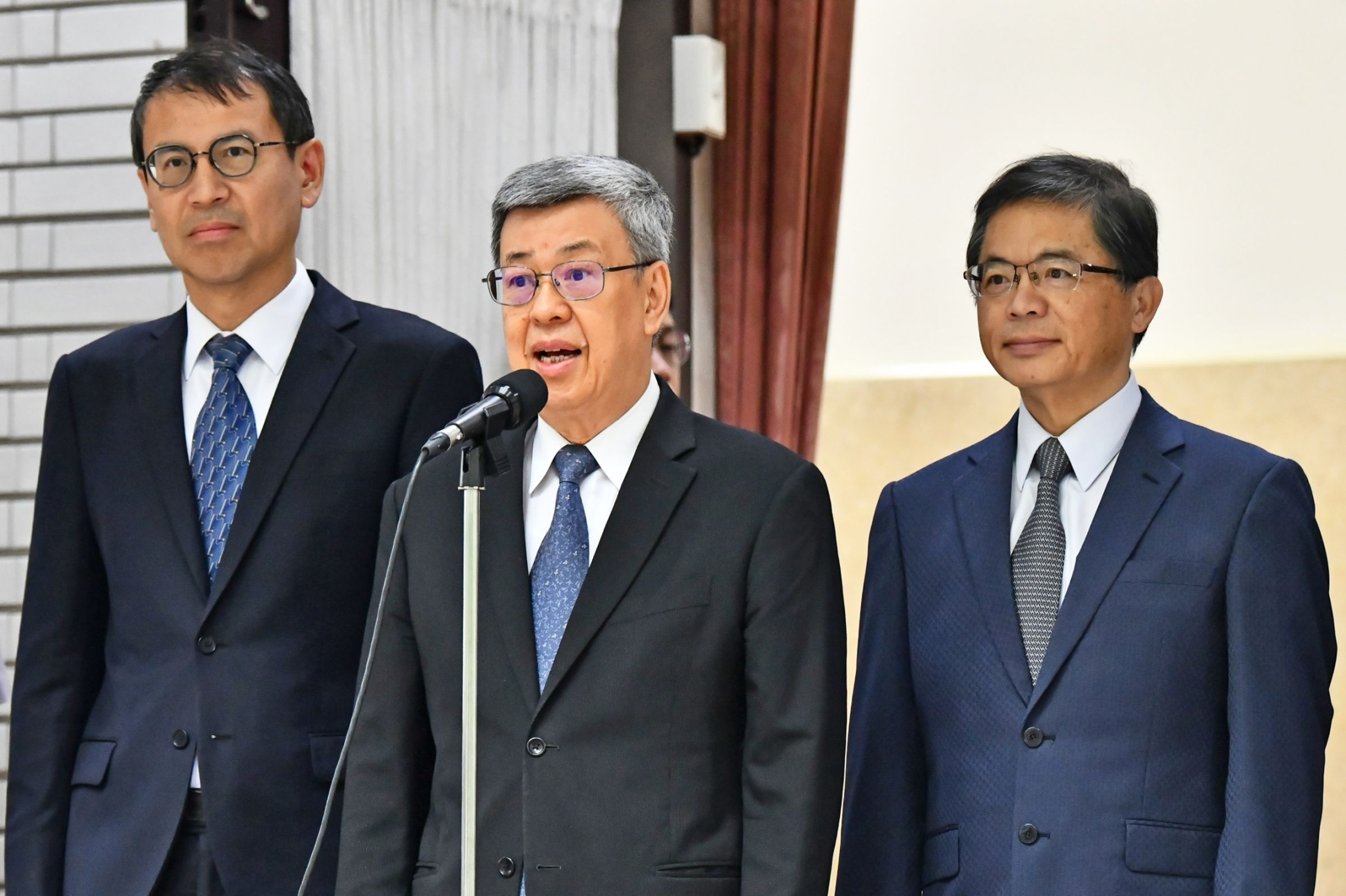 「Lin bay好油」涉自導自演恐嚇案,行政院長陳建仁表示,捍衛言論自由但不容恐嚇行為。(行政院提供)
