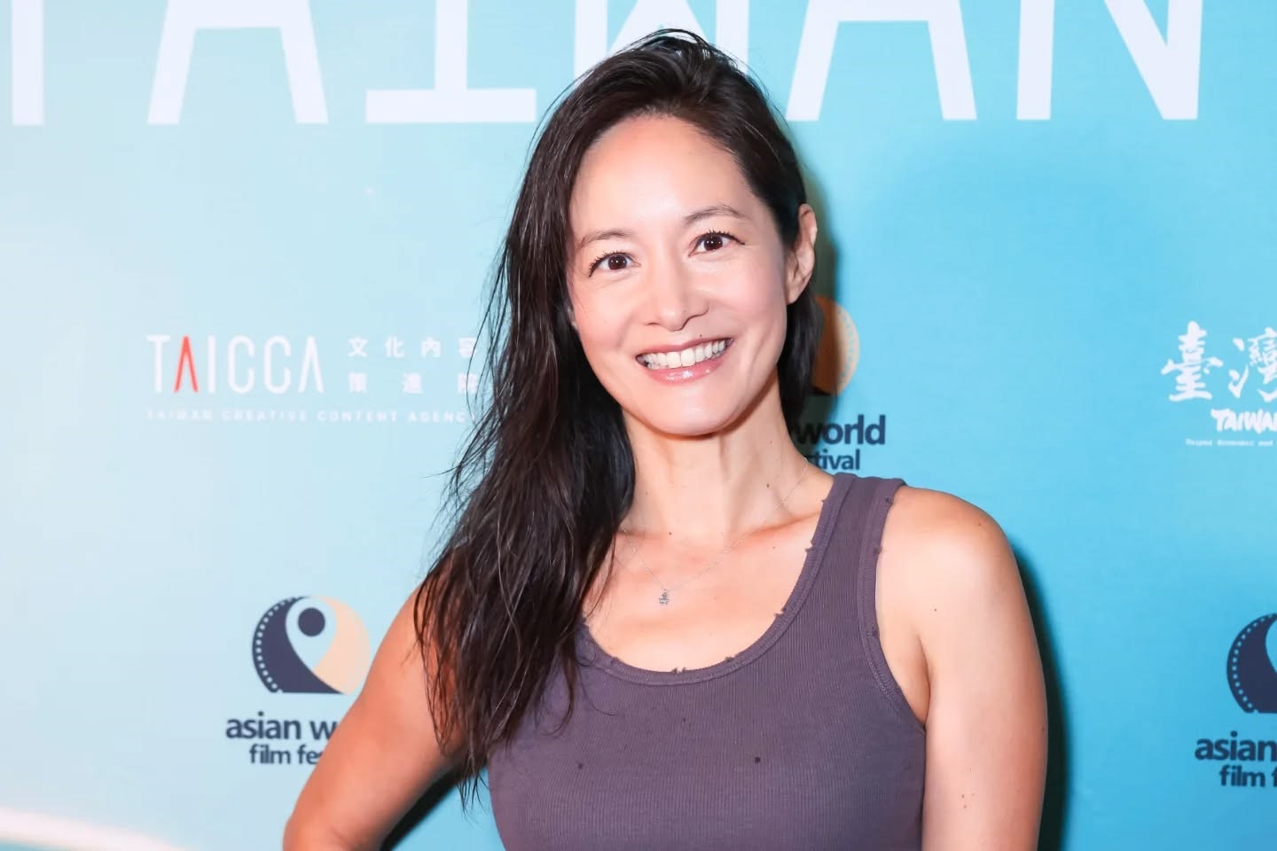 Janet多年前主持的益智節目《金頭腦》奪金後反而收視疲軟，導致收攤。（翻攝自臉書）