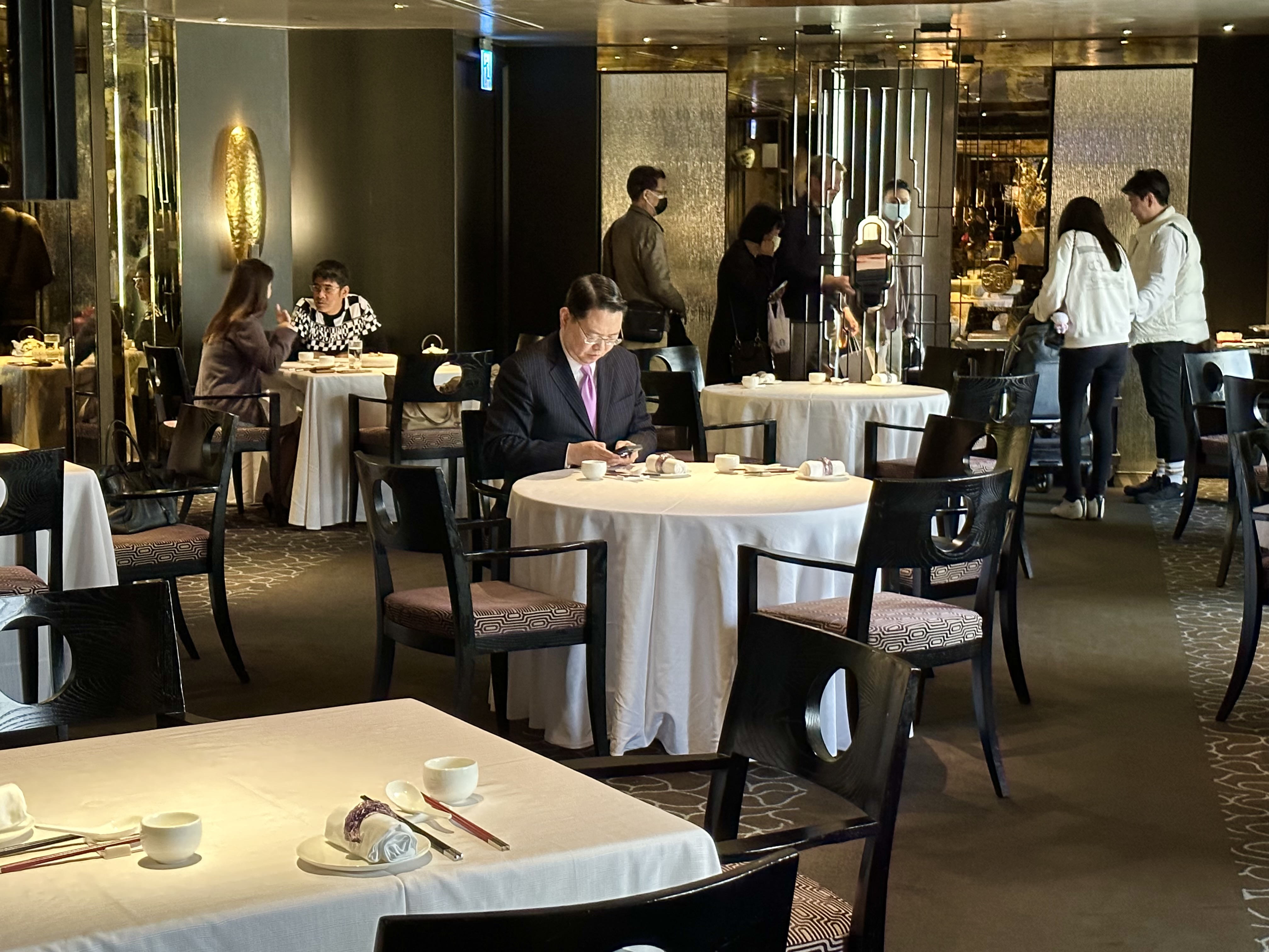 「香宮」用餐環境高級雅致，相當體面。