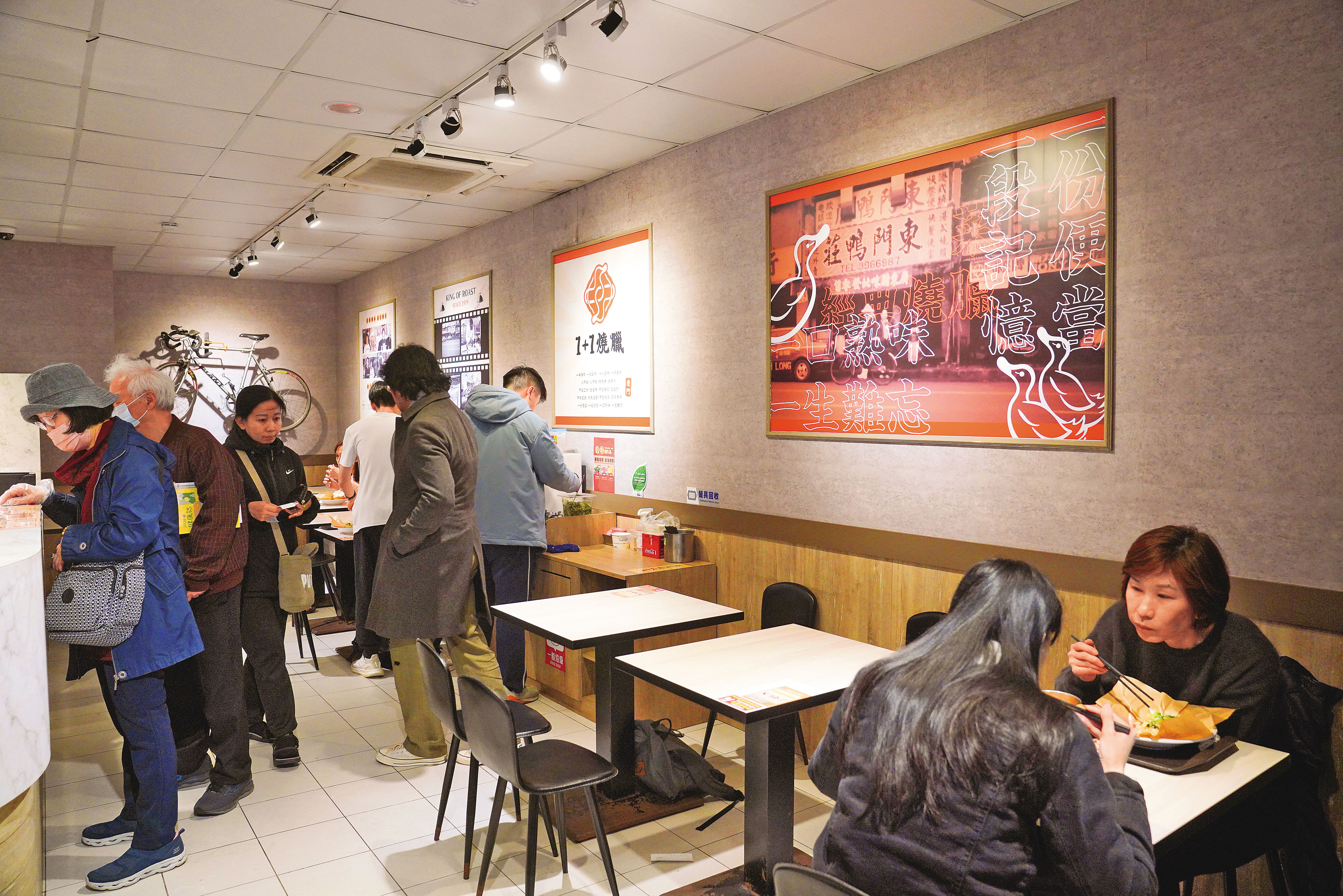 1+1每到用餐時間就門庭若市,還有客人每天報到。