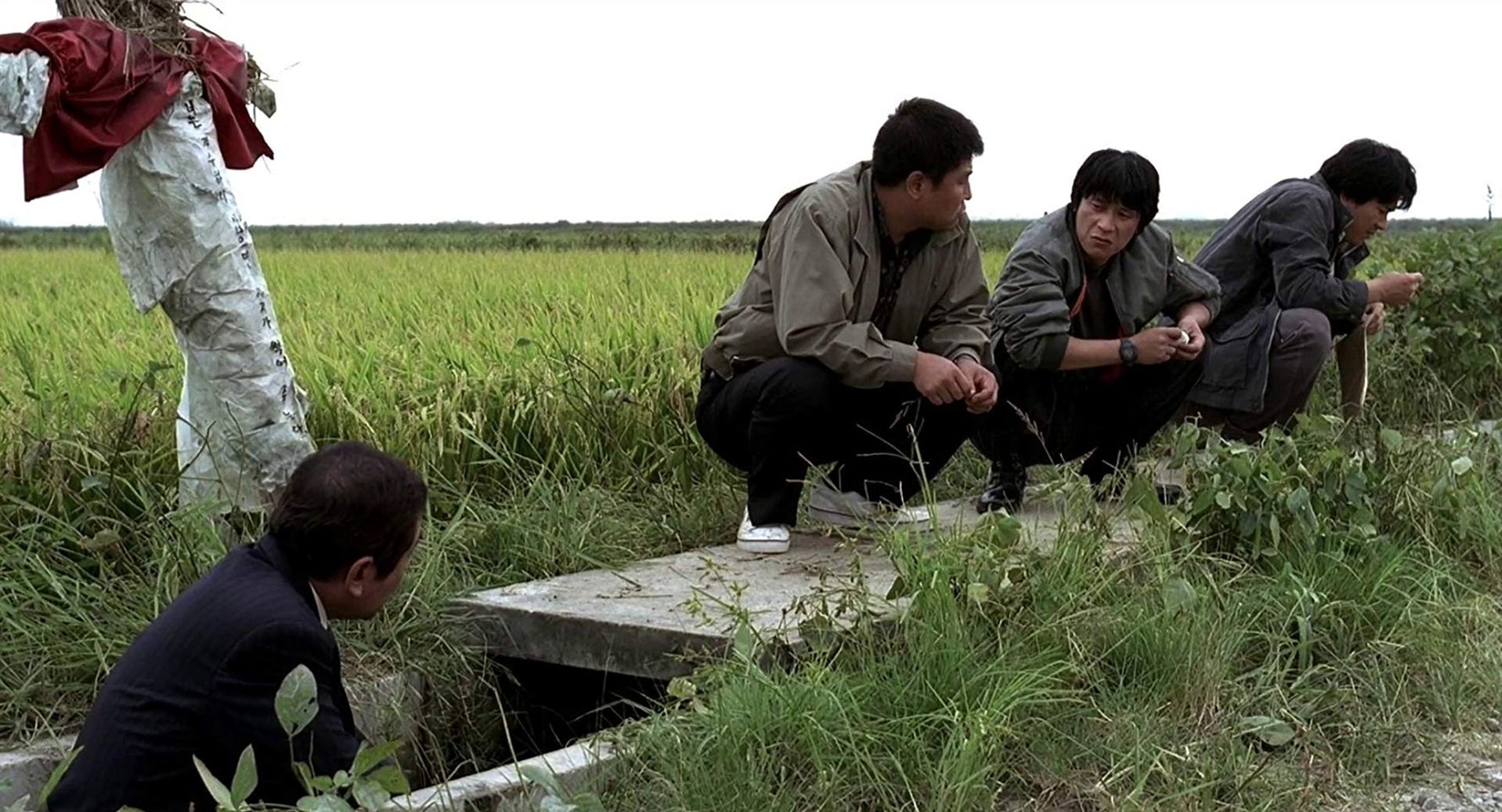 奉俊昊的《殺人回憶》同時獲頒聖賽巴斯提安影展最佳導演銀貝殼獎和最佳新導演獎。（翻攝自cdn.hk01.com） 