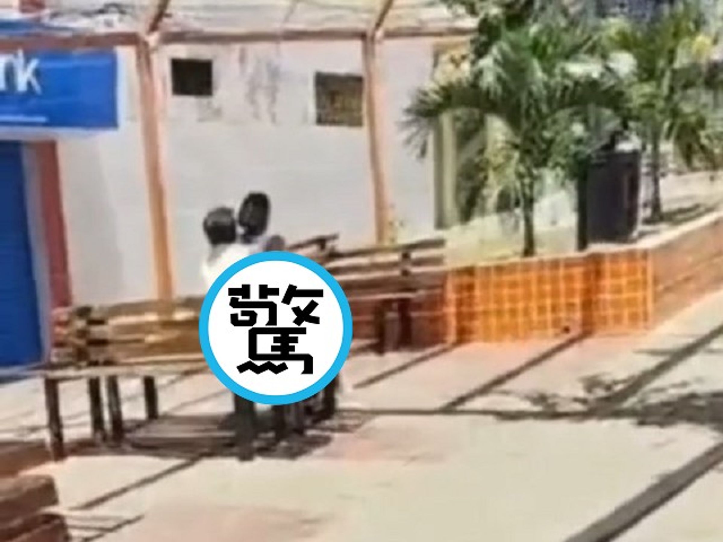 女上男下坐姿端正，近看竟是「法老王式活春宮」。（翻自《Gazetaweb》）