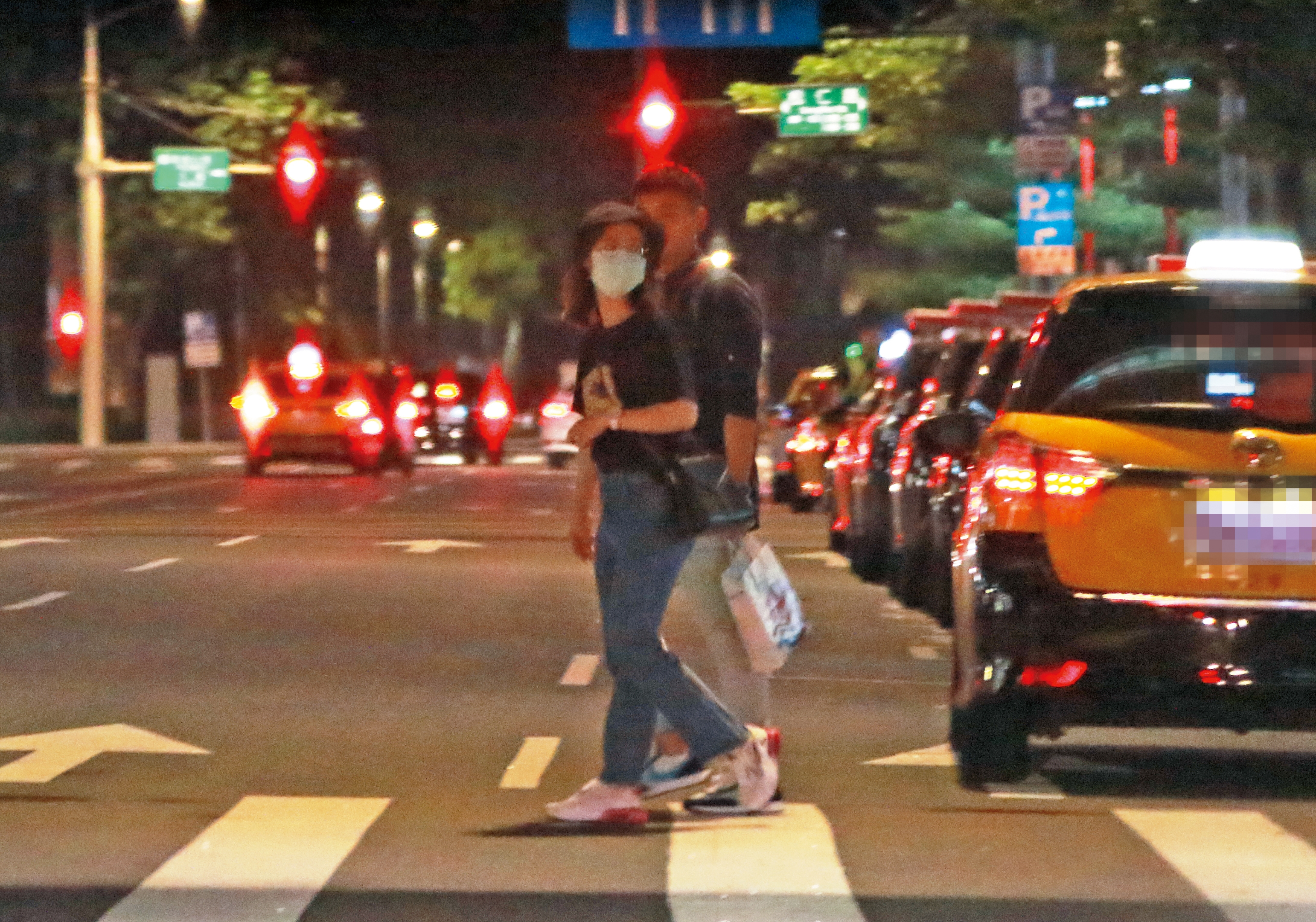 小薰（左）和鄭人碩（右）因合作《寒單》結緣，鬧出緋聞後竟惹來小三罵名。