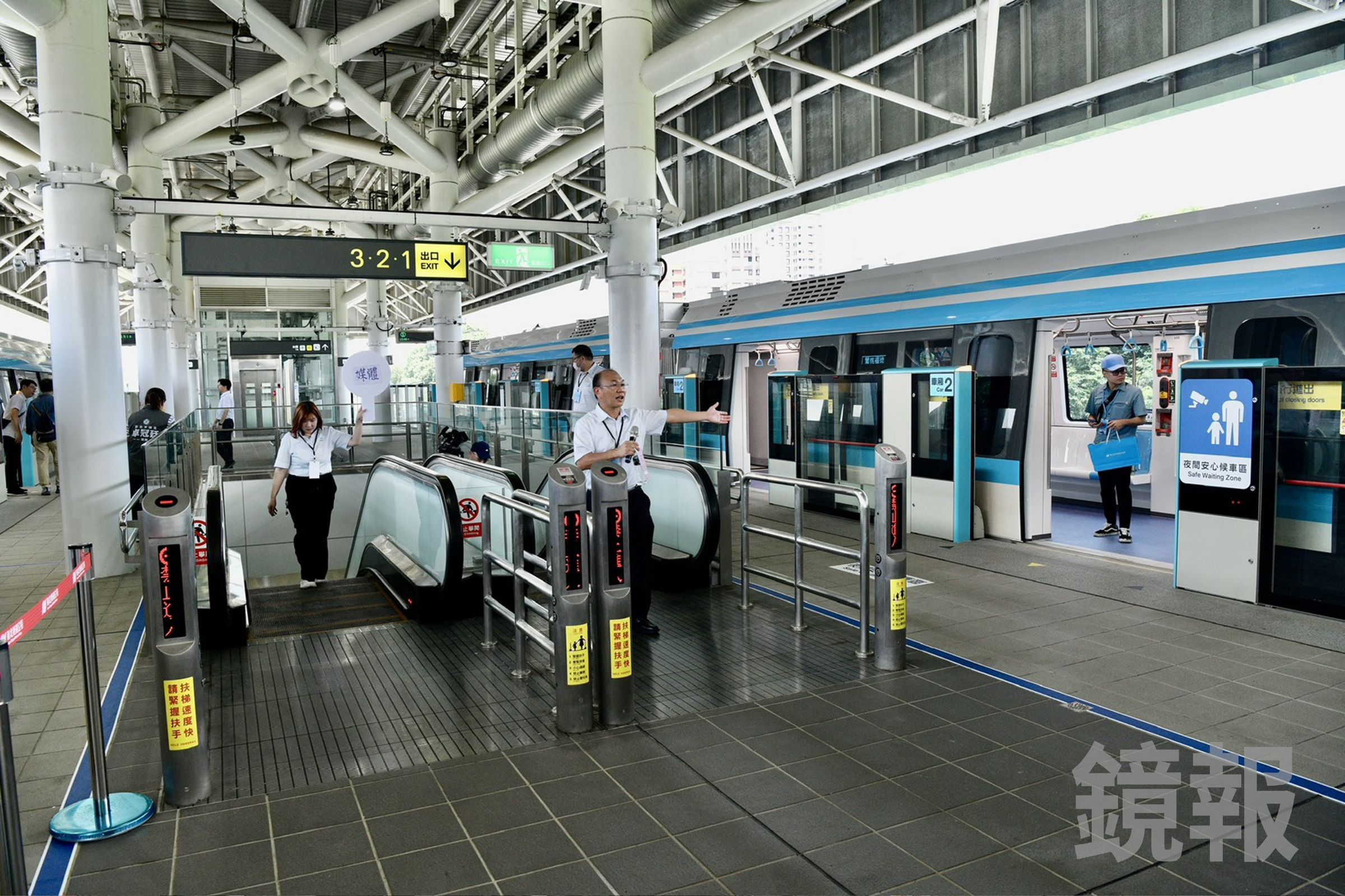 新北市捷運三鶯線今日上午再發生列車電力異常,導致部分路段暫時採公車接駁。(資料照,鏡報李智為)