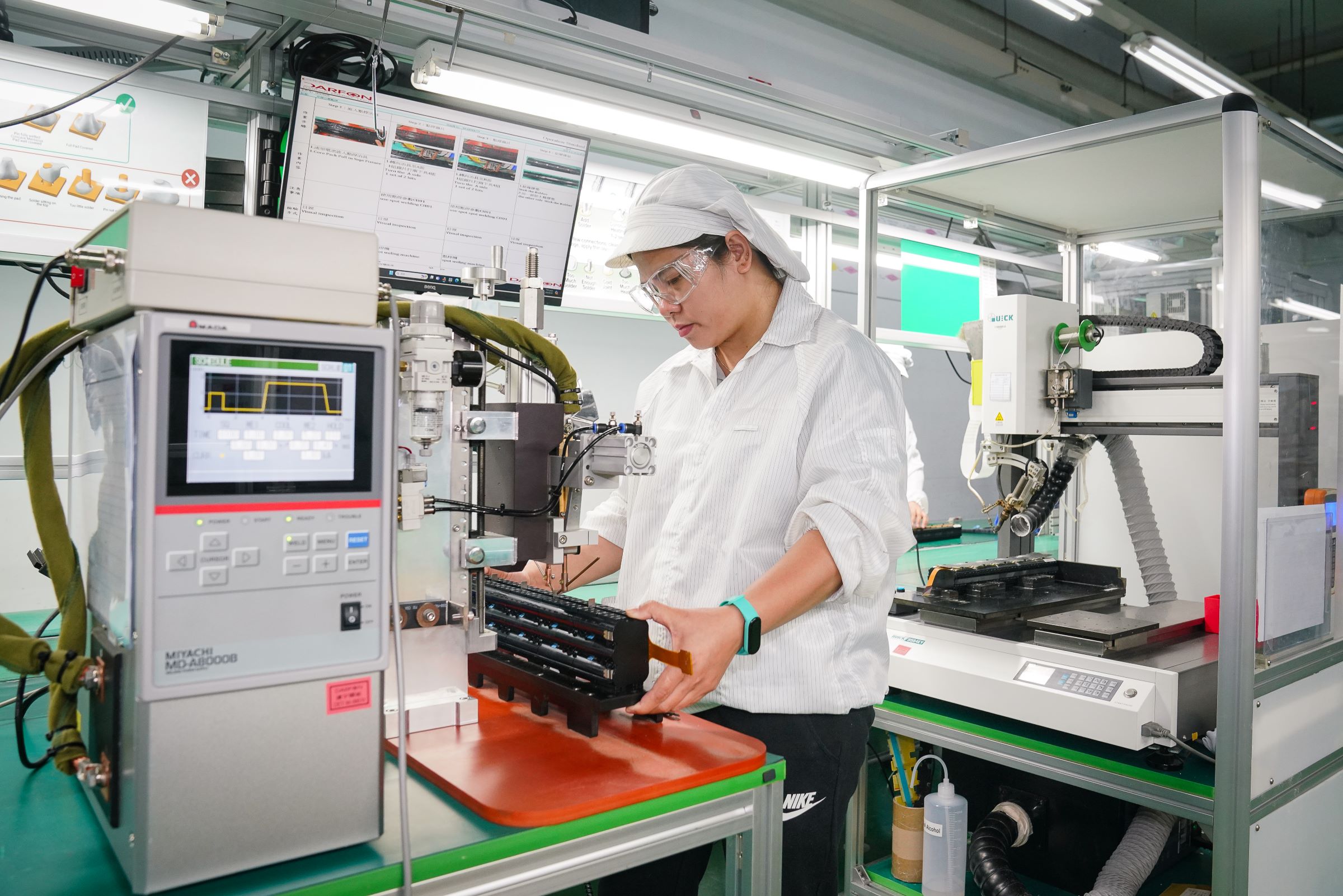 成立BESV品牌後，向外界證明達方的電動自行車不是玩假的之後，其單車上的電池系統，連連獲得自行車零組件大廠、掃地機器人品牌青睞，打造出綠能移動產業。