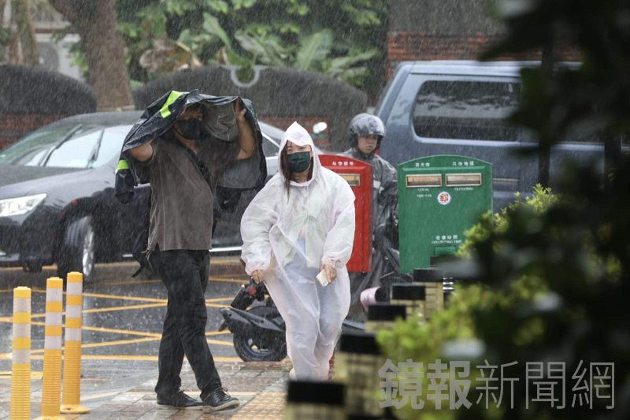 北北基雨彈來襲，大雨一路下到明天清晨。（鏡報林煒凱）