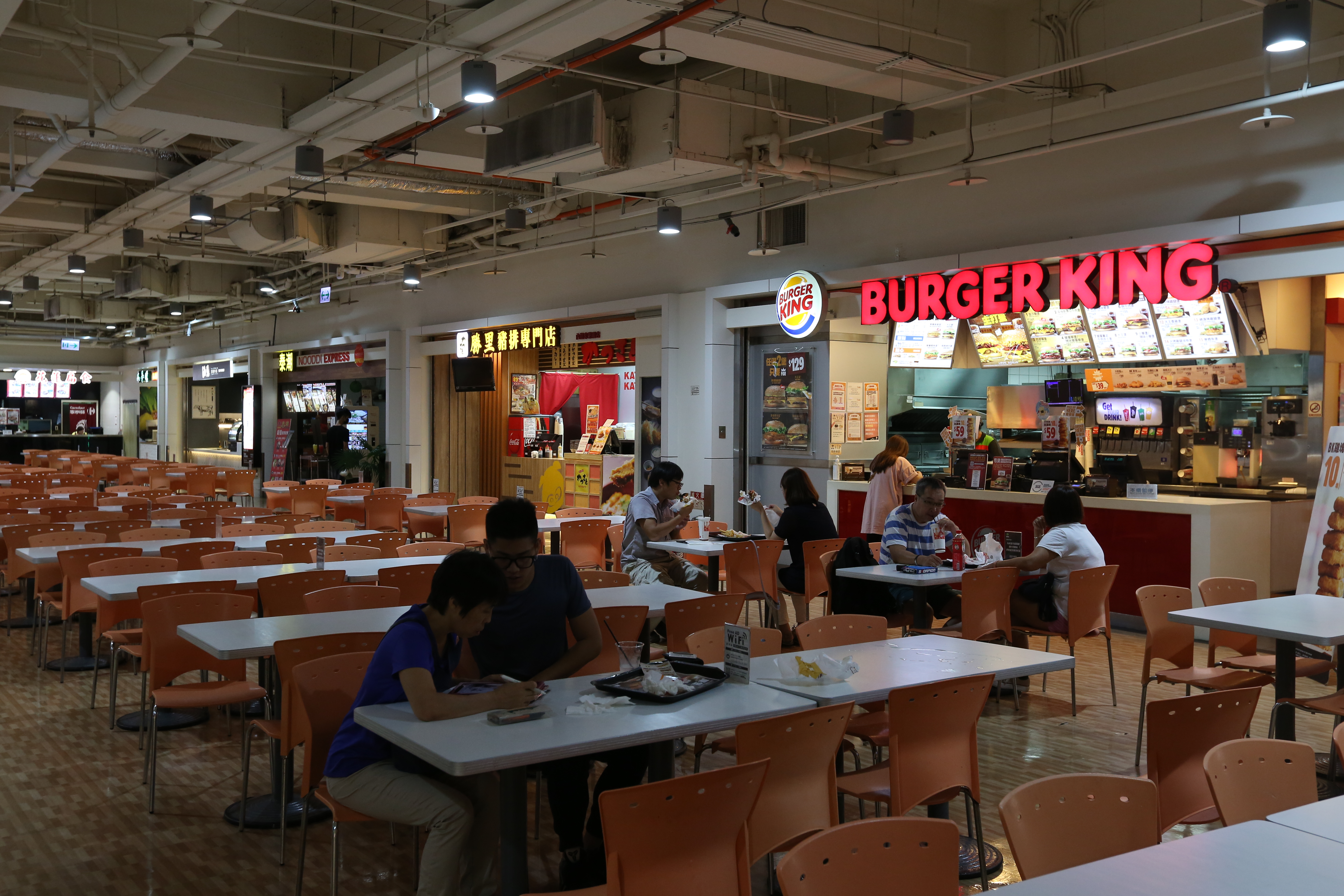 漢堡王今日起調整15款漢堡產品價格，且因臨時供貨問題，暫停供應薯條。（本刊資料照）