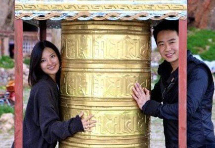 薄瓜瓜被傳曾與中共元老陳雲的孫女陳曉丹一起遊歷西藏。（翻攝《星島日報》）