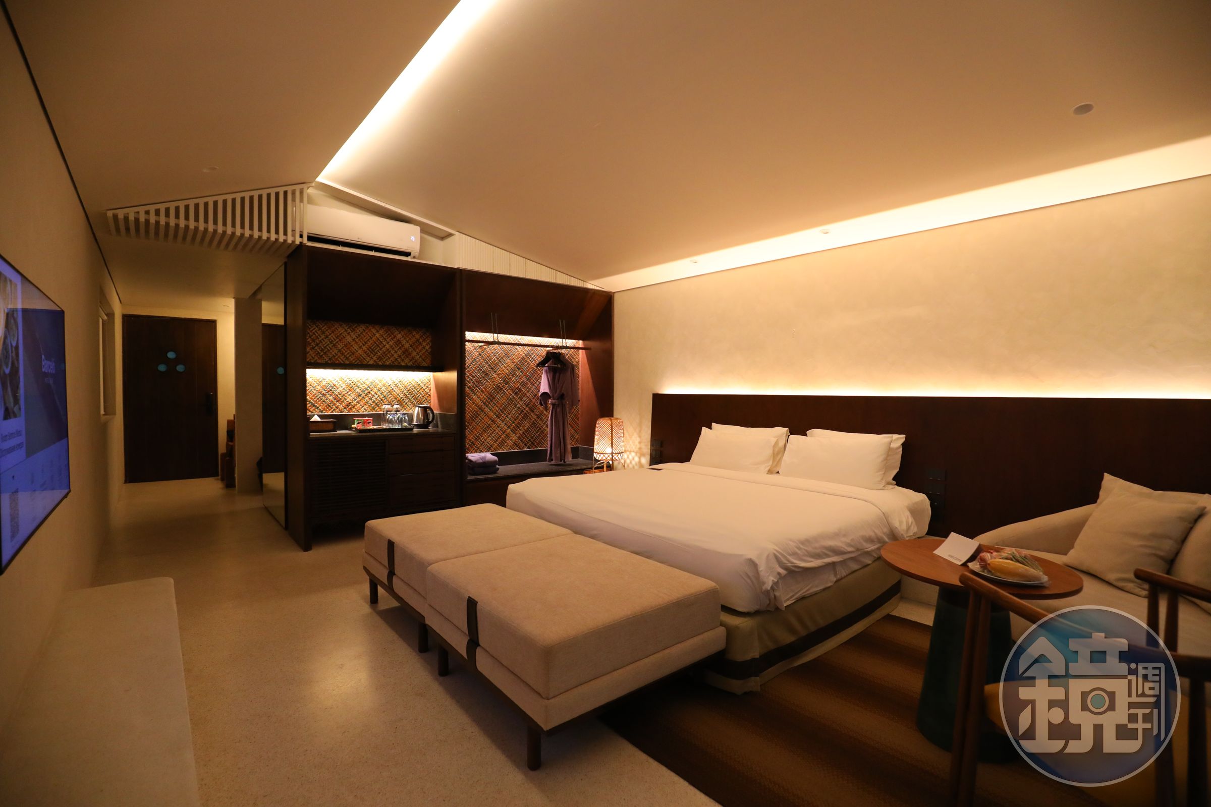 「Lux Jacuzzi Suite」19坪大空間寬敞舒適，裝潢簡單卻充滿度假風情。