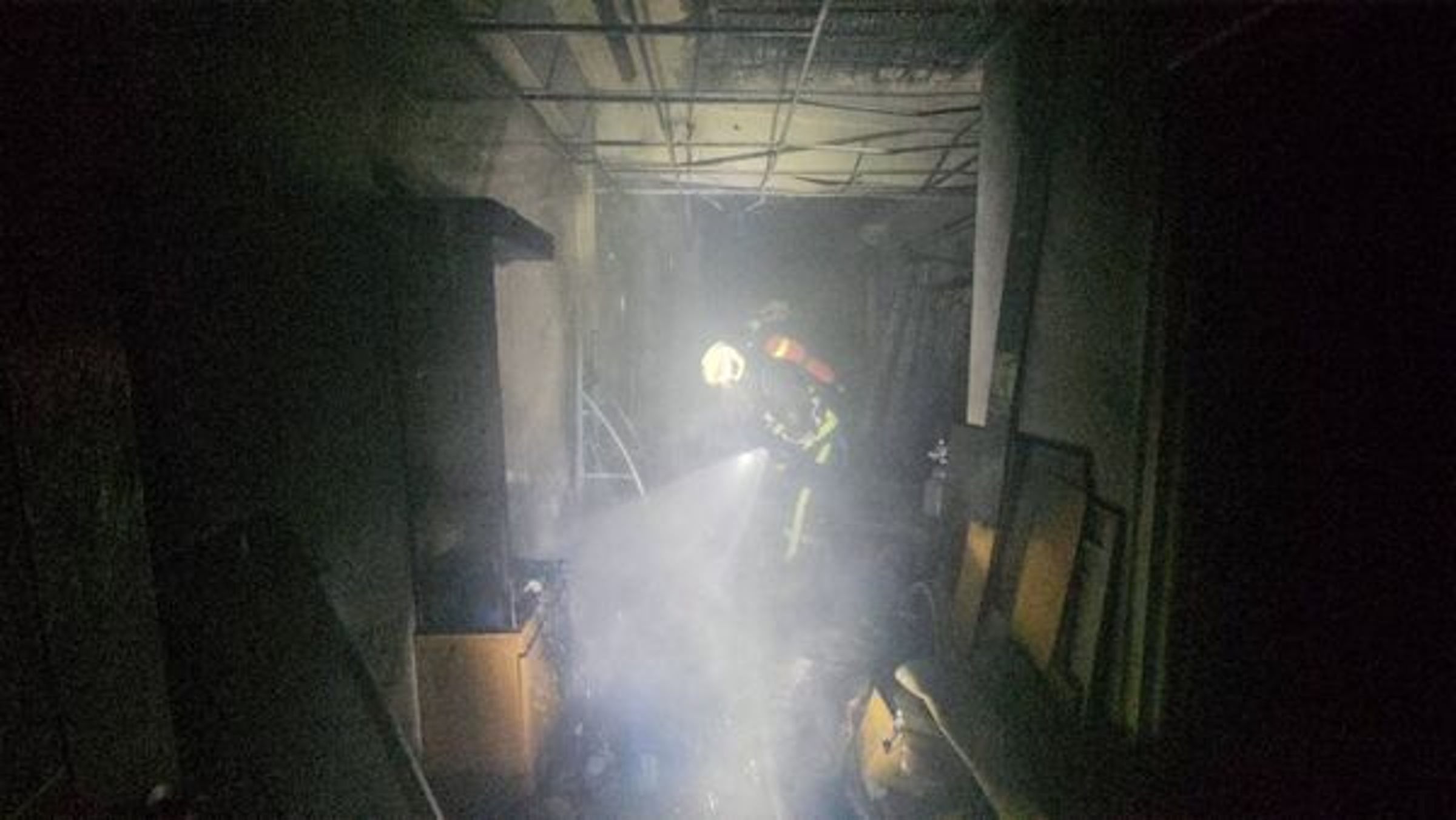 彰化市旭光路一棟5樓透天民宅今(11日)凌晨傳出火警。(消防局提供)