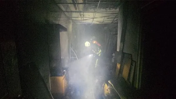 彰化透天厝驚傳火警！巴威強風助長火勢　3到5樓濃煙狂竄室內全燻黑