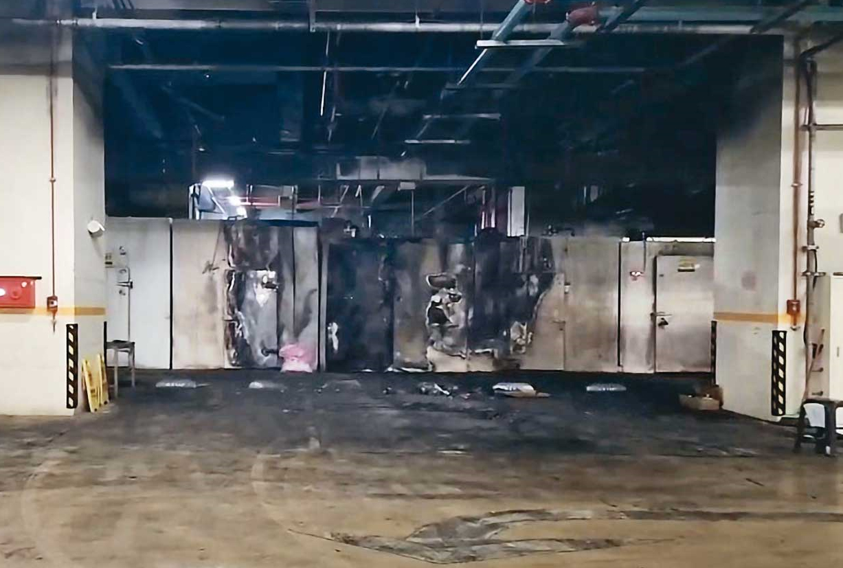 環南市場地下2樓停車場上個月傳出火警，燃燒面積約3平方公尺。（翻攝畫面）