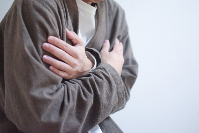 冬天常會有靜電問題。示意圖。（翻攝自photoAC）