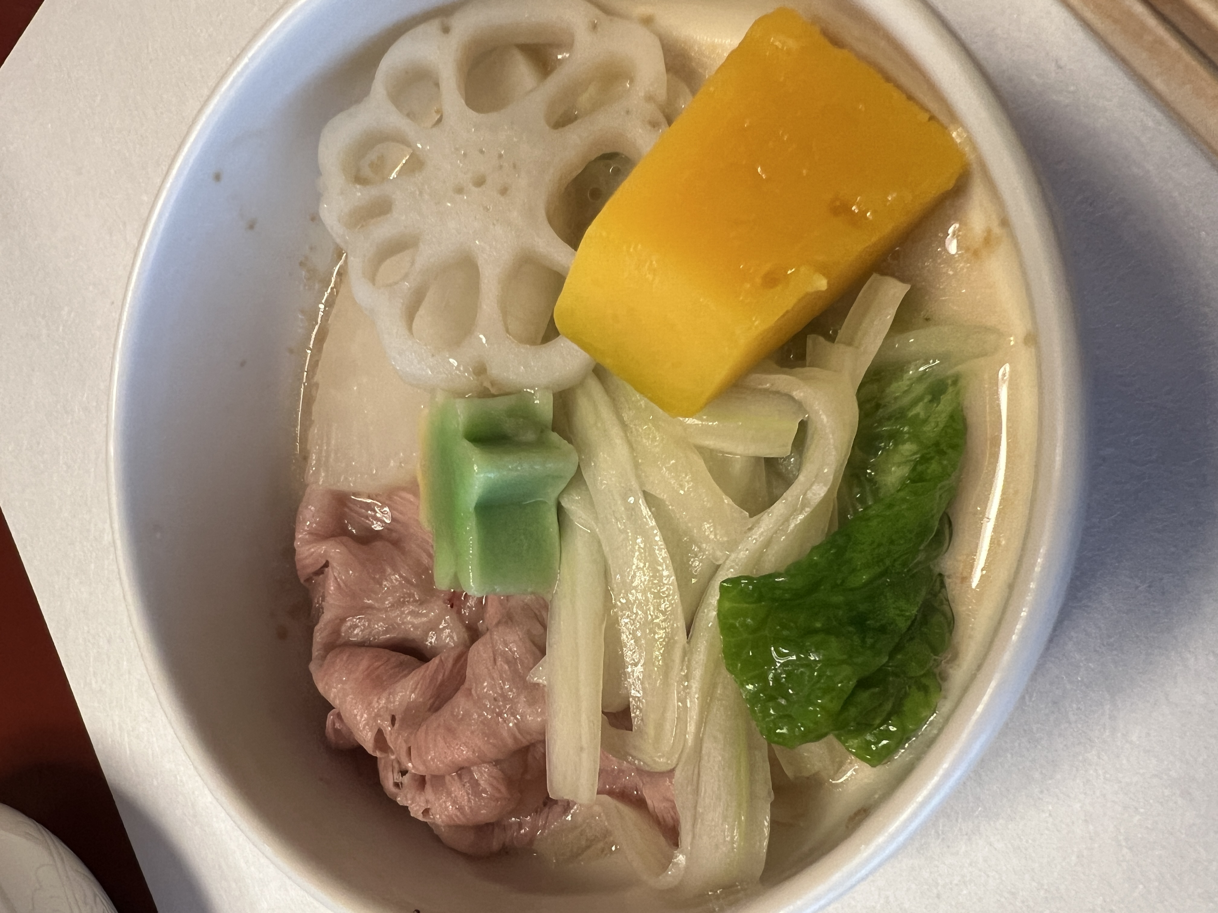 甜美的米沢牛,搭配各種蔬菜都好吃。