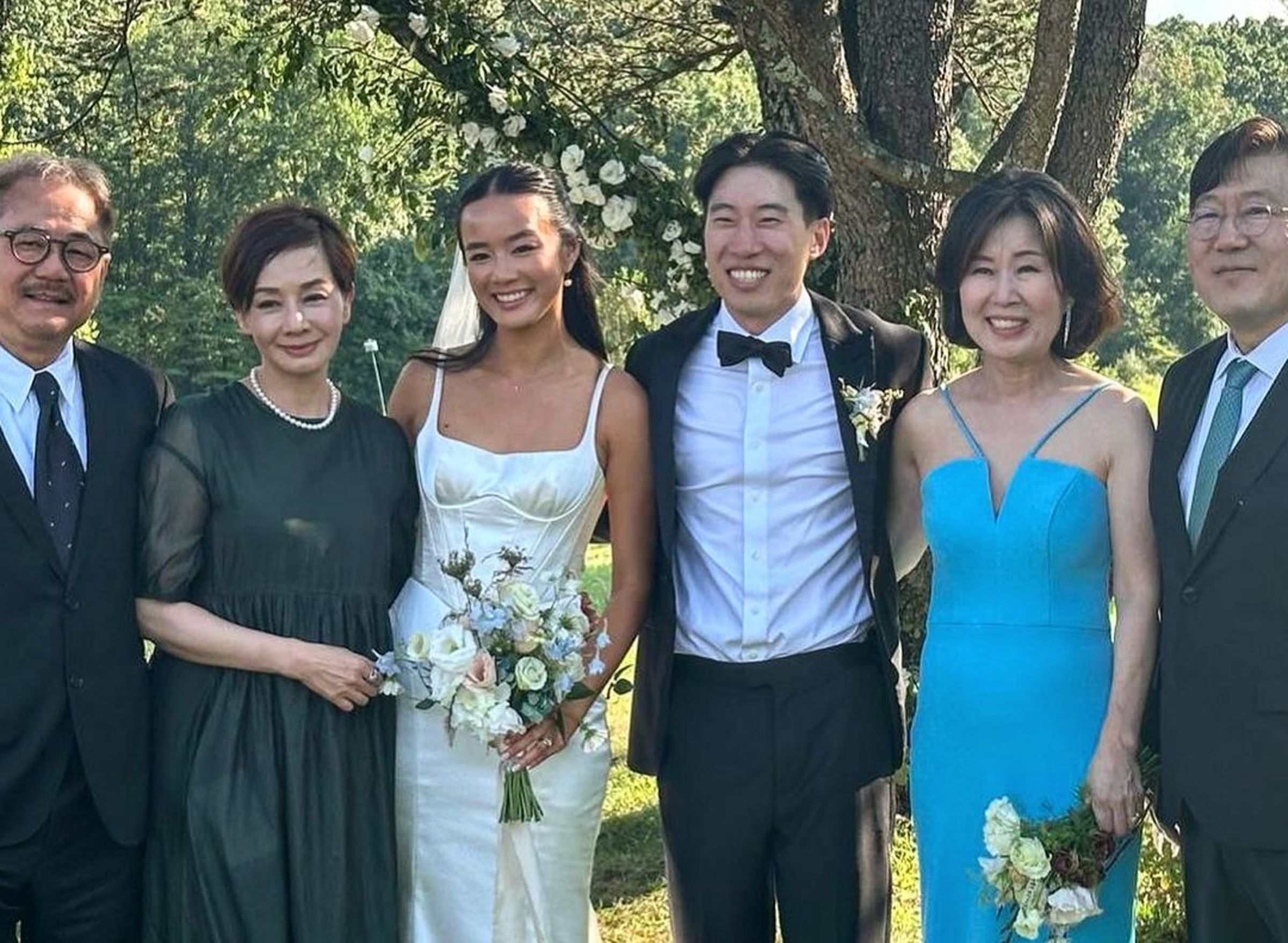 港星毛舜筠29歲的大女兒日前在美國結婚，她升格丈母娘。（毛舜筠IG）