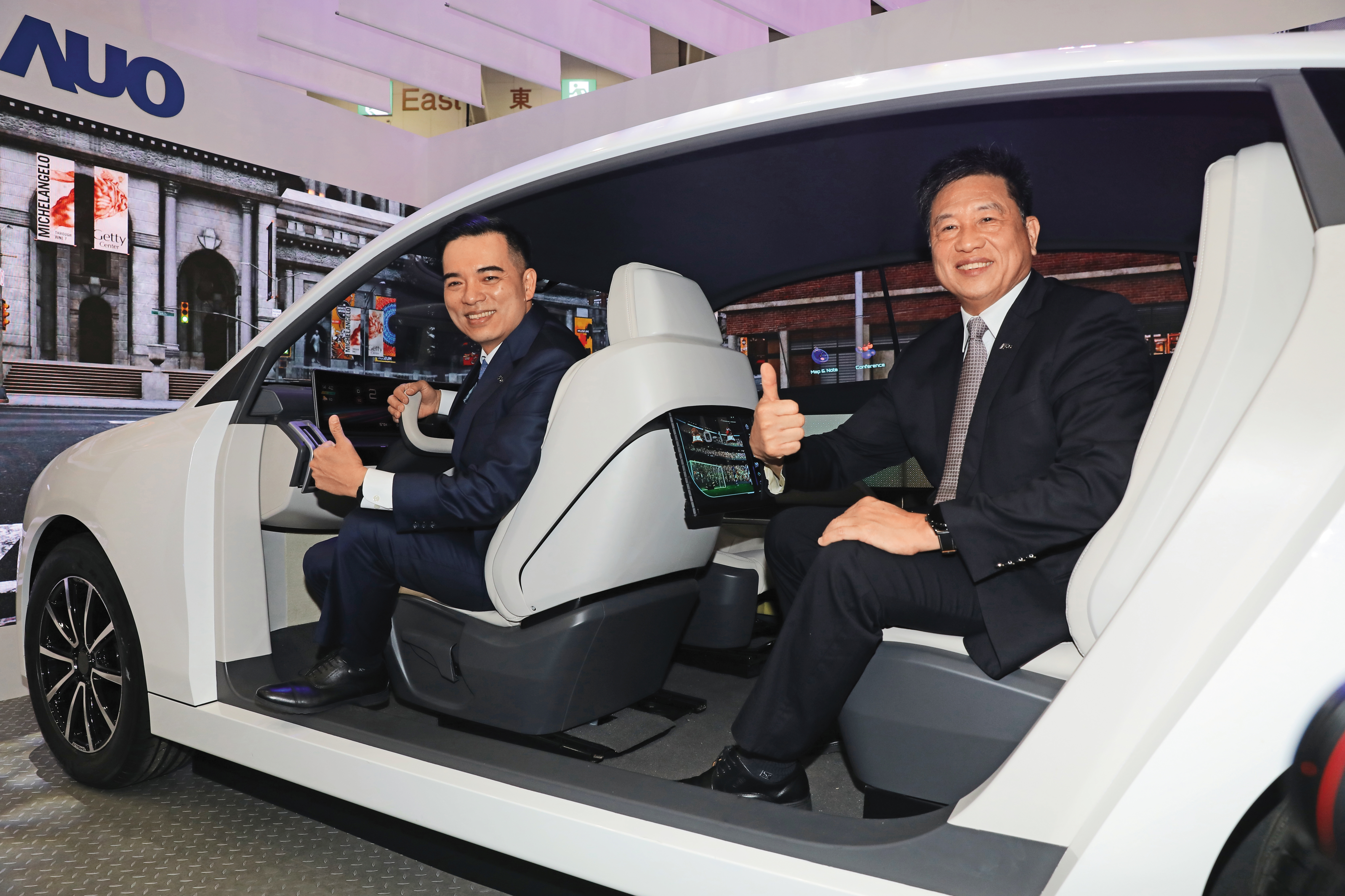 柯富仁（左）曾率元太由虧轉盈，成為彭双浪（右）操盤友達轉型的重要推手。