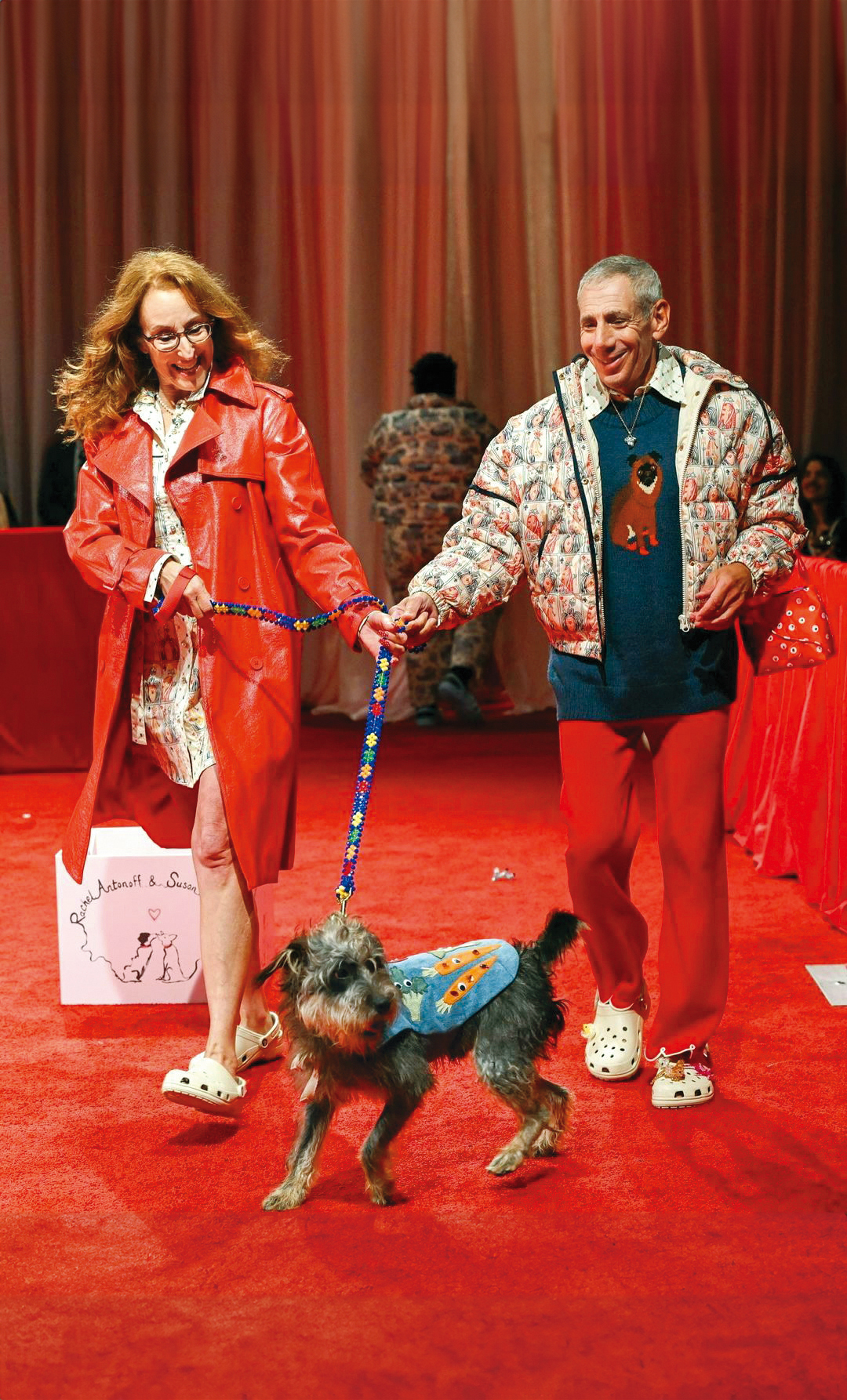 Rachel Antonoff X Susan Alexandra一起辦秀,為浪浪找家超暖心。(翻攝自 Rachel Antonoff IG)
