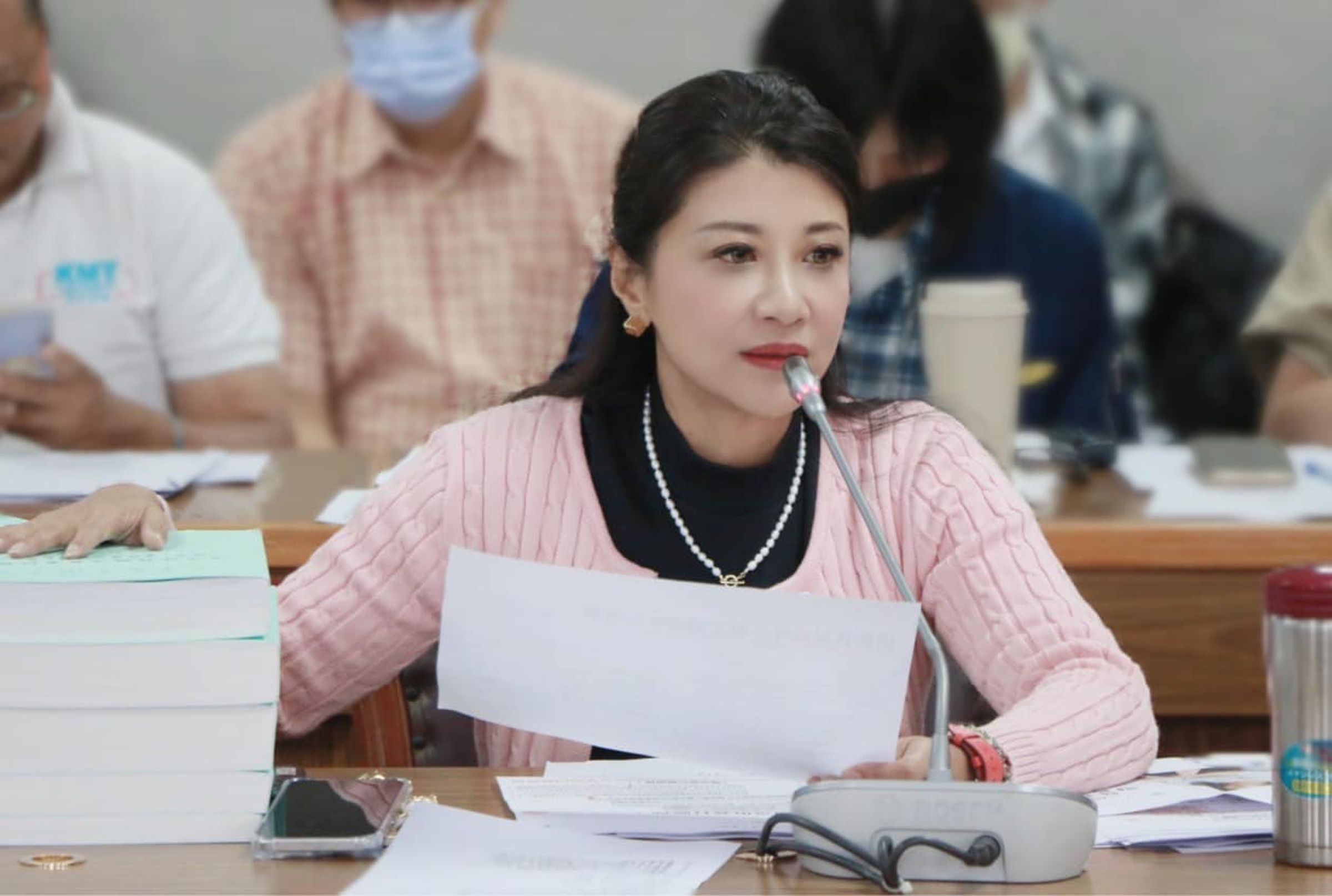 林楚茵表示民進黨不評論民眾黨不分區名單,但是對於柯文哲面對中國的態度和立場,這才是民進黨要質疑的。(翻攝自林楚茵臉書)