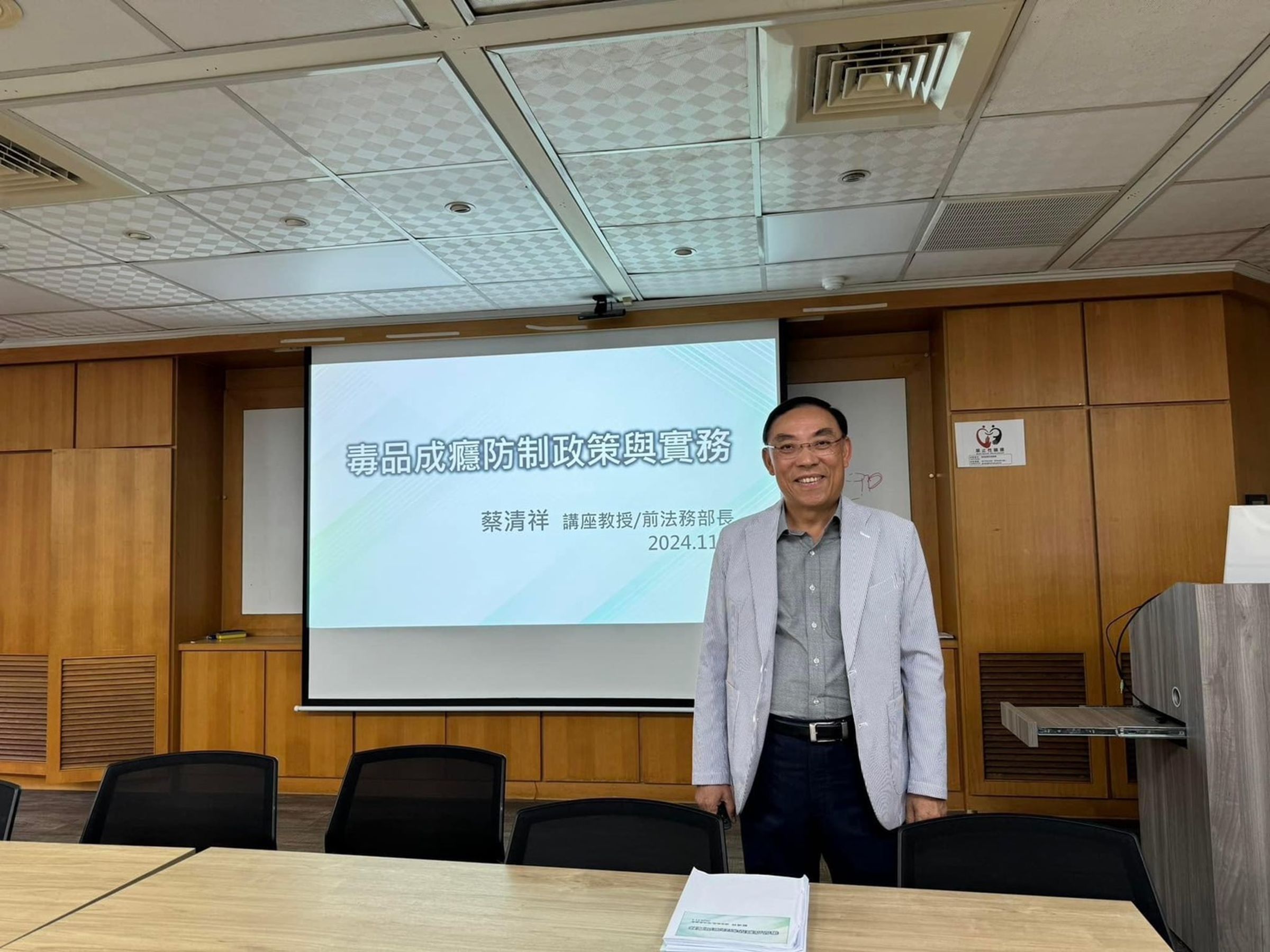 卸任法務部長後蔡清祥擔任教職，傳授專業。（翻攝蔡清祥臉書）