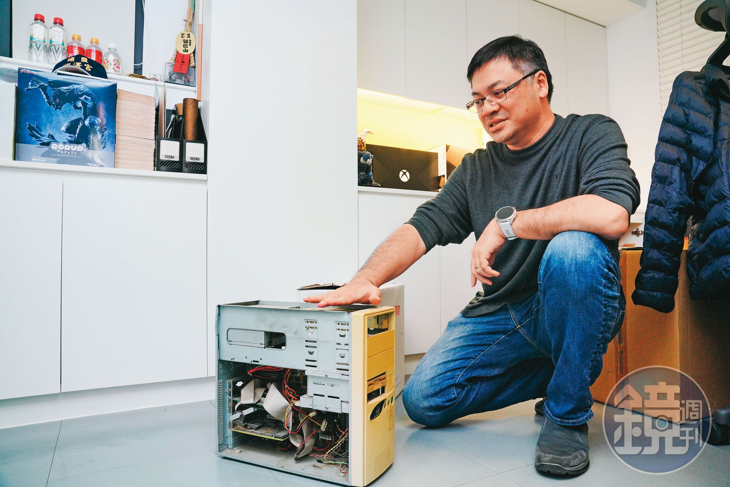 陳建弘至今保存29年前創立巴哈姆特時用的主機。