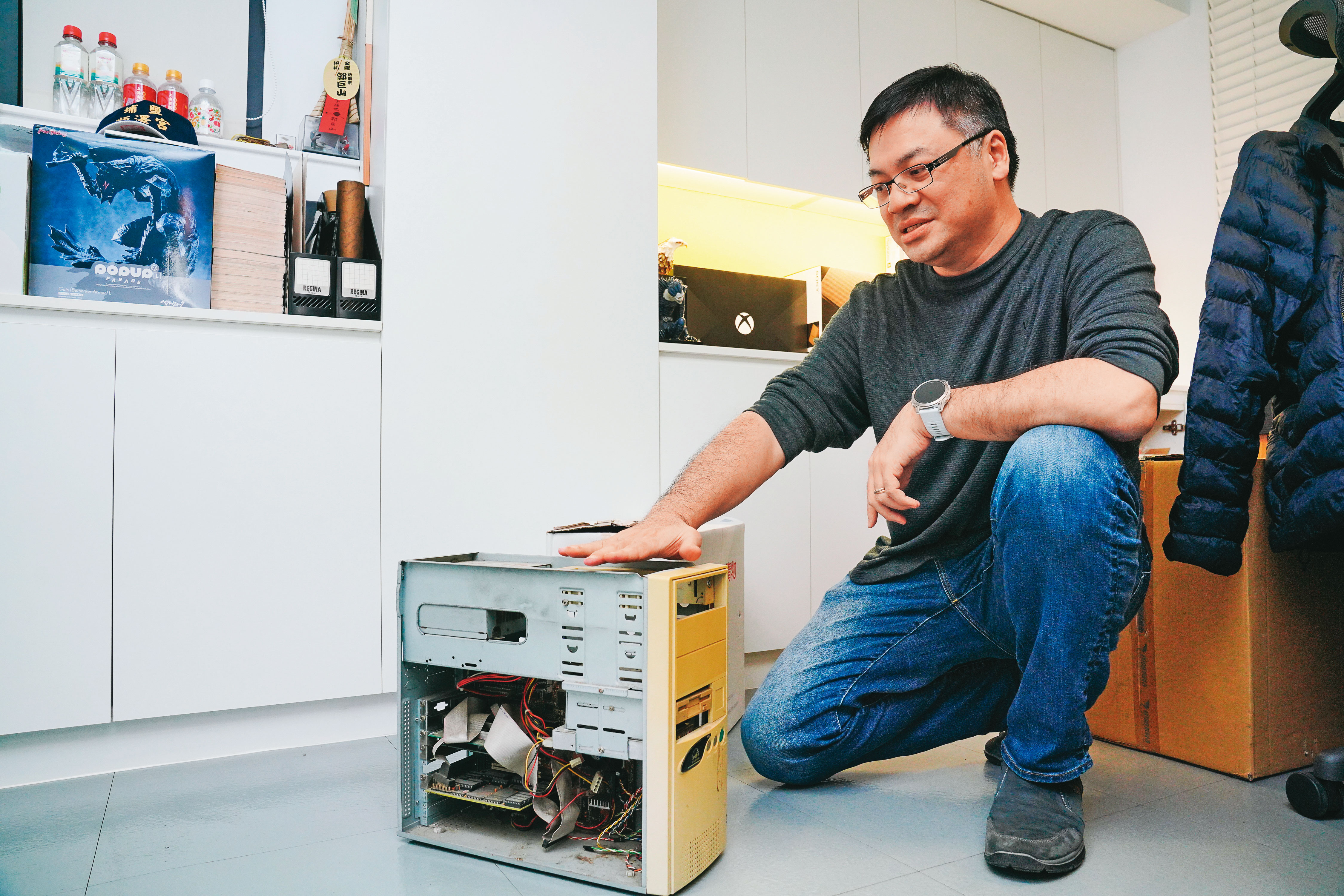 陳建弘至今保存29年前創立巴哈姆特時用的主機。