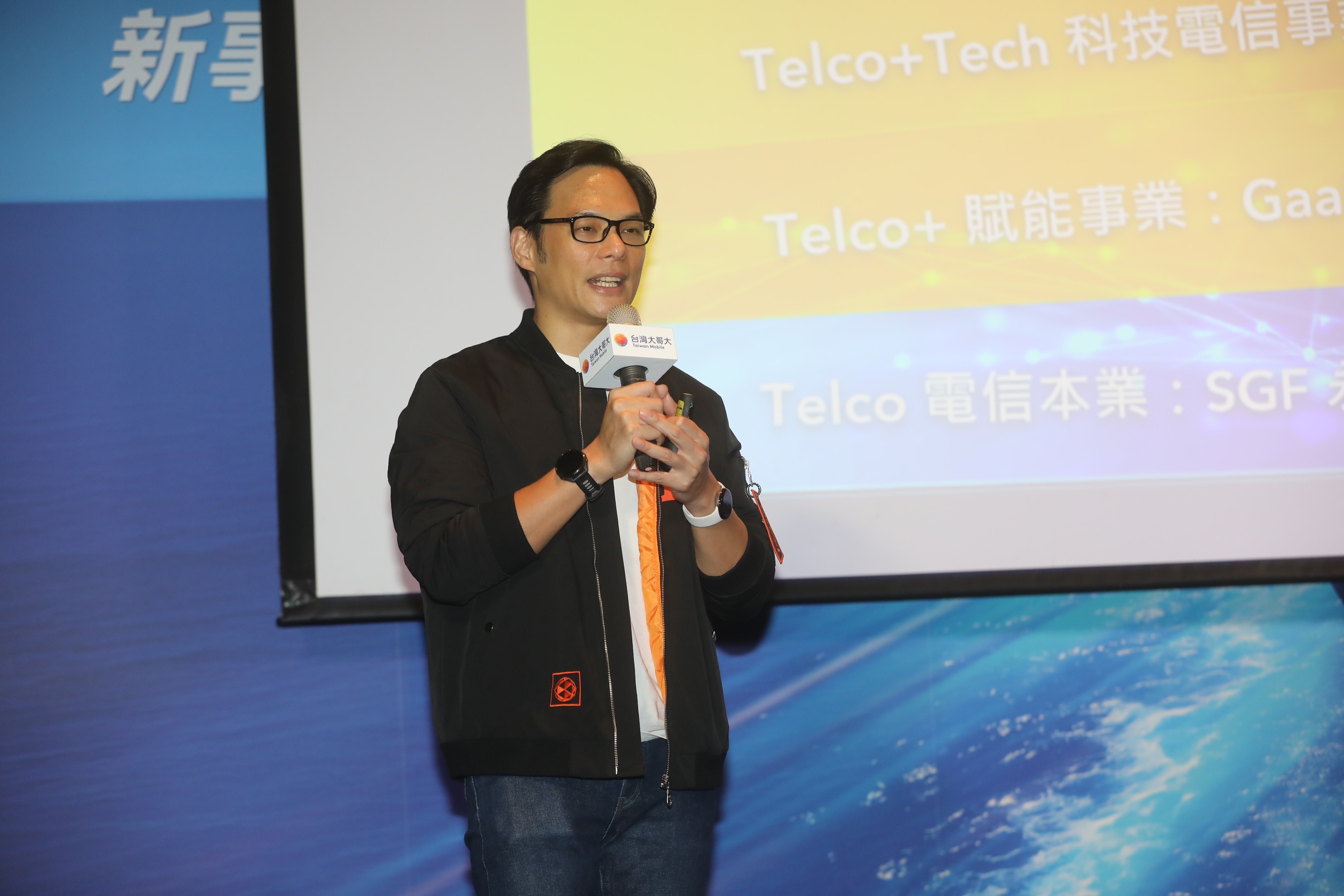 台灣大總經理林之晨今日率領台灣大經營團隊對外一同說明營運表現。