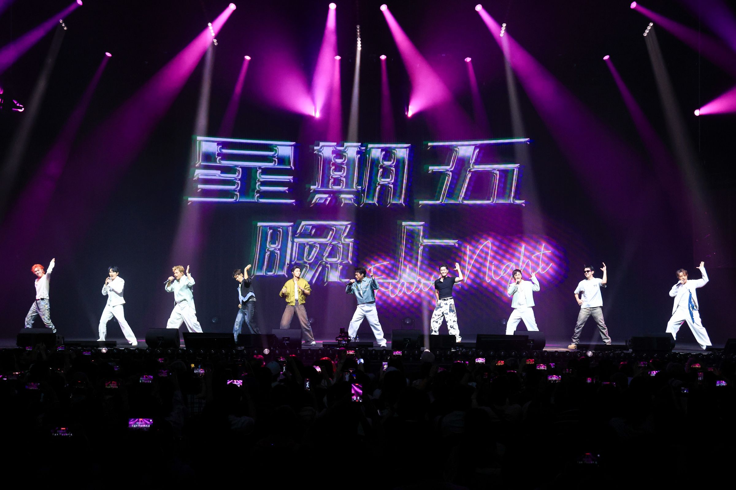 Energy邀鼓鼓呂思緯、U:NUS一起大跳16蹲。(相信音樂提供)