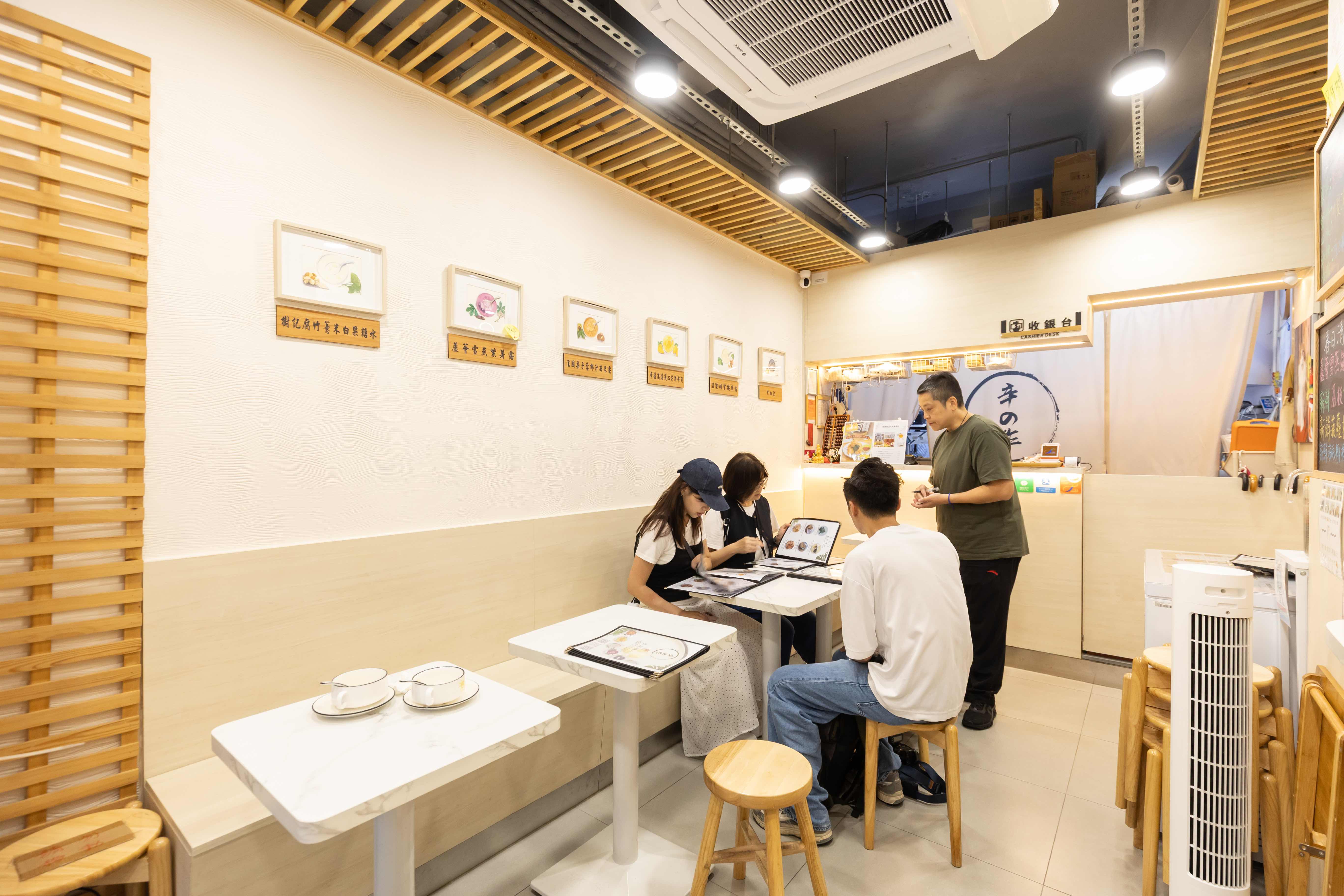 店面空間不大，繁忙時段用餐限時30分鐘，但人不多時老闆是不會趕客的。
