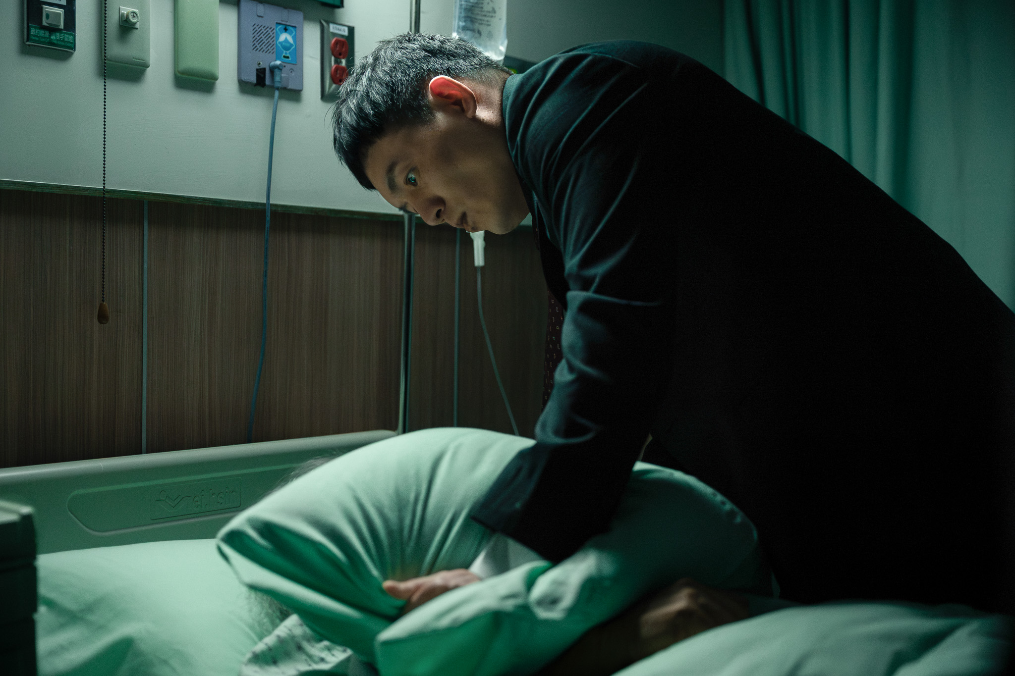 春風在《死亡賭局》中的角色難以定義是好人或壞人。（英傑哆影業提供）