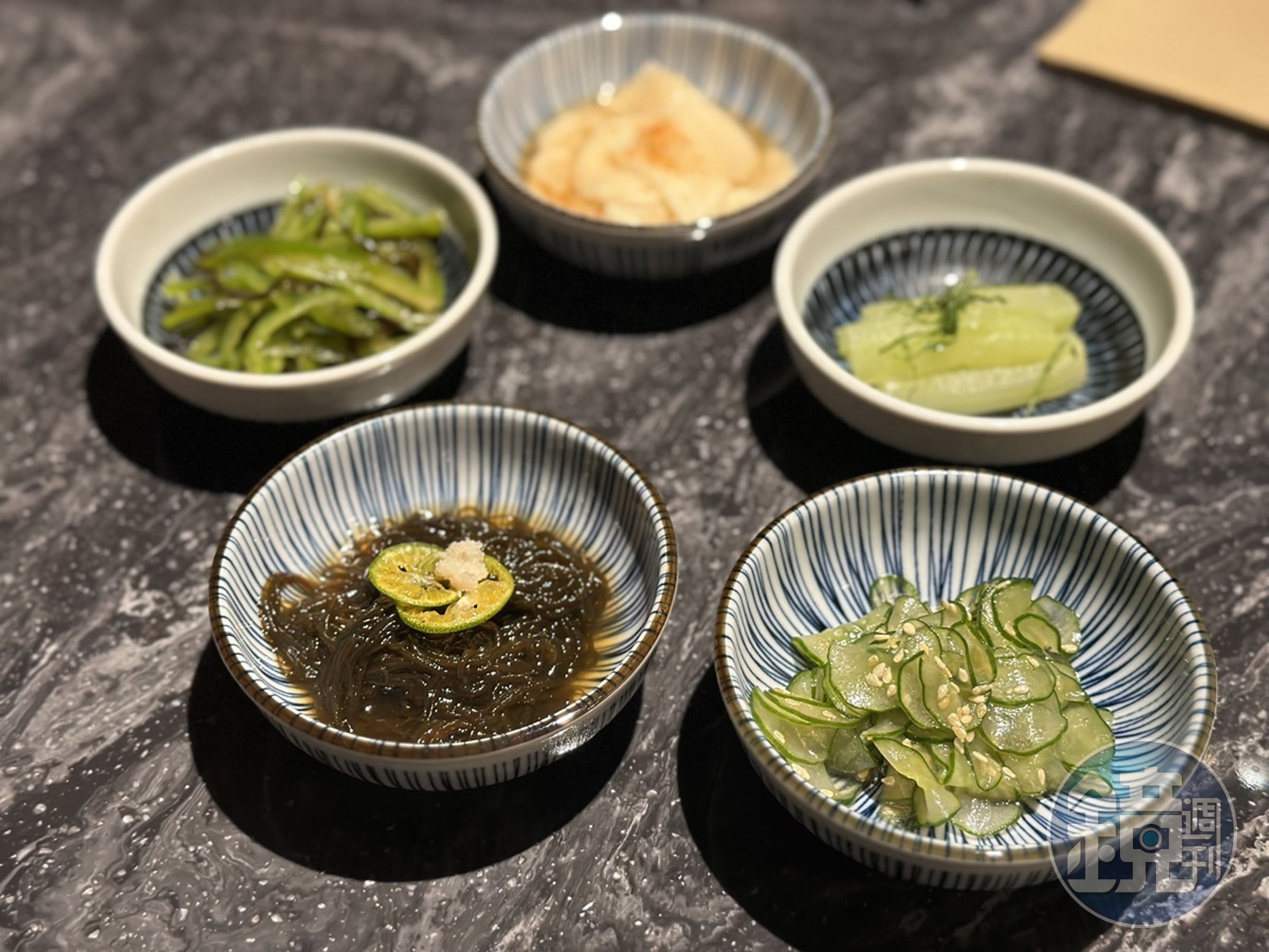 5款開胃小菜,搭配燒肉吃,比較不會膩口。