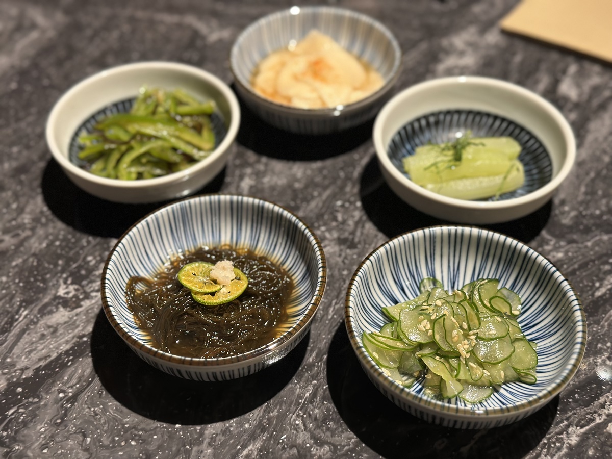 5款開胃小菜，搭配燒肉吃，比較不會膩口。
