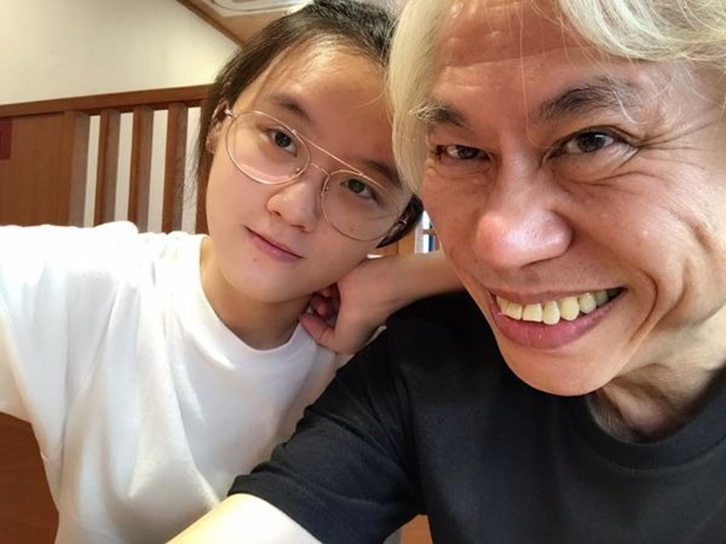 林靖恩近日被網友爆料，騷擾一些台中飯店在外徘徊，還待在ATM空間不願離去。（翻攝自李坤城臉書）