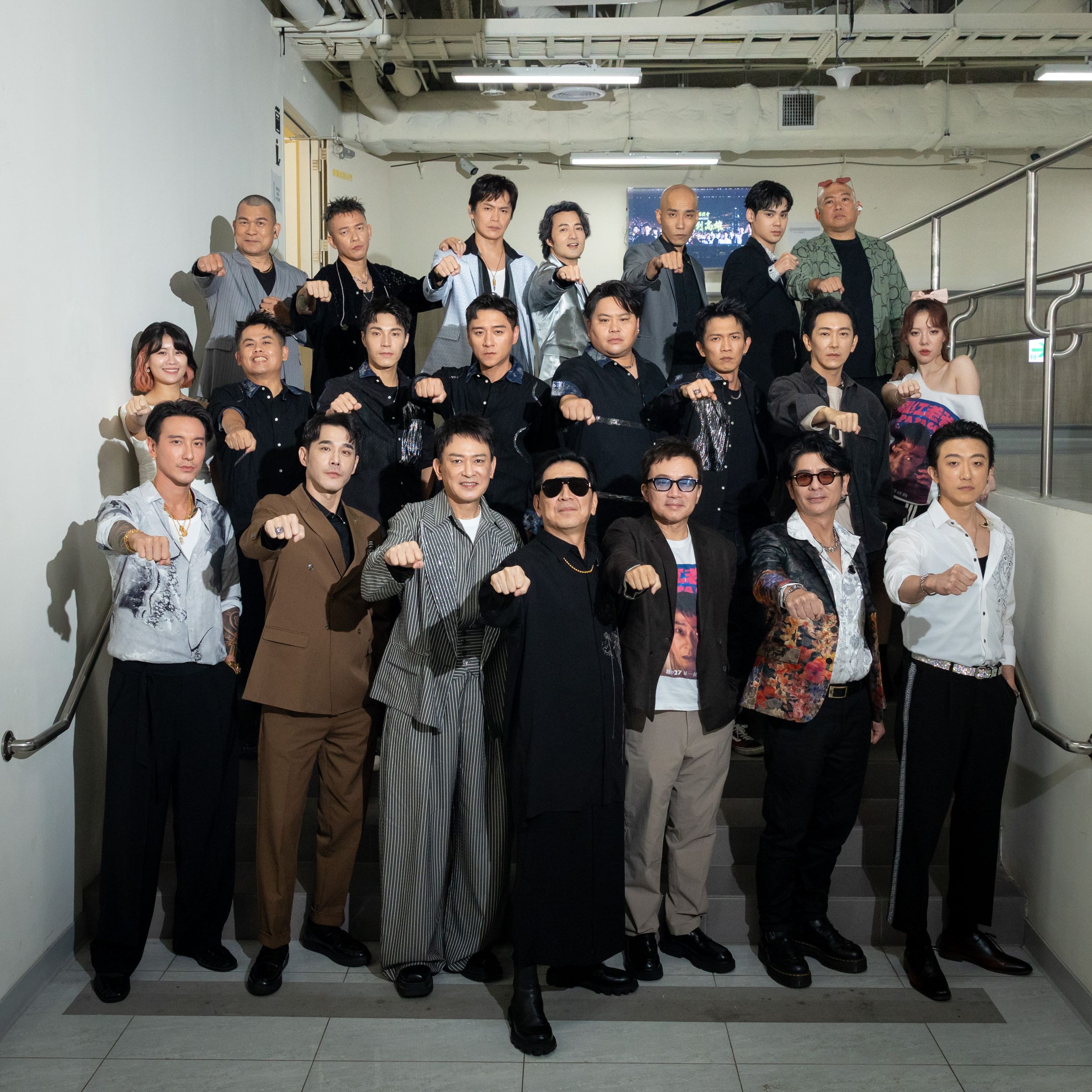 《角頭唱演會-情義到高雄》首場在高雄流行音樂中心海音館登場,王識賢、王陽明、鄭人碩等大批演員齊聚。(曼尼娛樂提供)