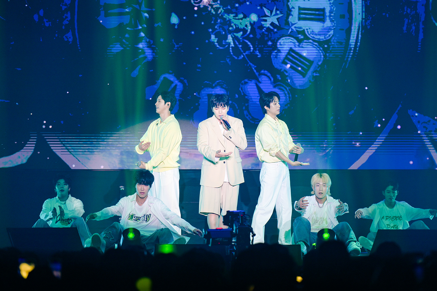 B1A4 CNU（左起）、燦多、孔燦三位成員默契滿滿，在台上不斷互開彼此玩笑。（網銀國際影視提供）