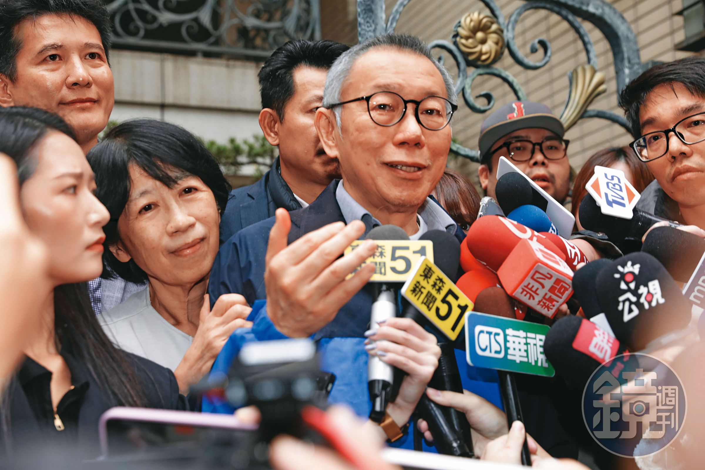 柯文哲以7千萬交保,而且須進行電子監控,創下政治人物涉貪最高保釋金紀錄,重創清廉形象,相當難堪。