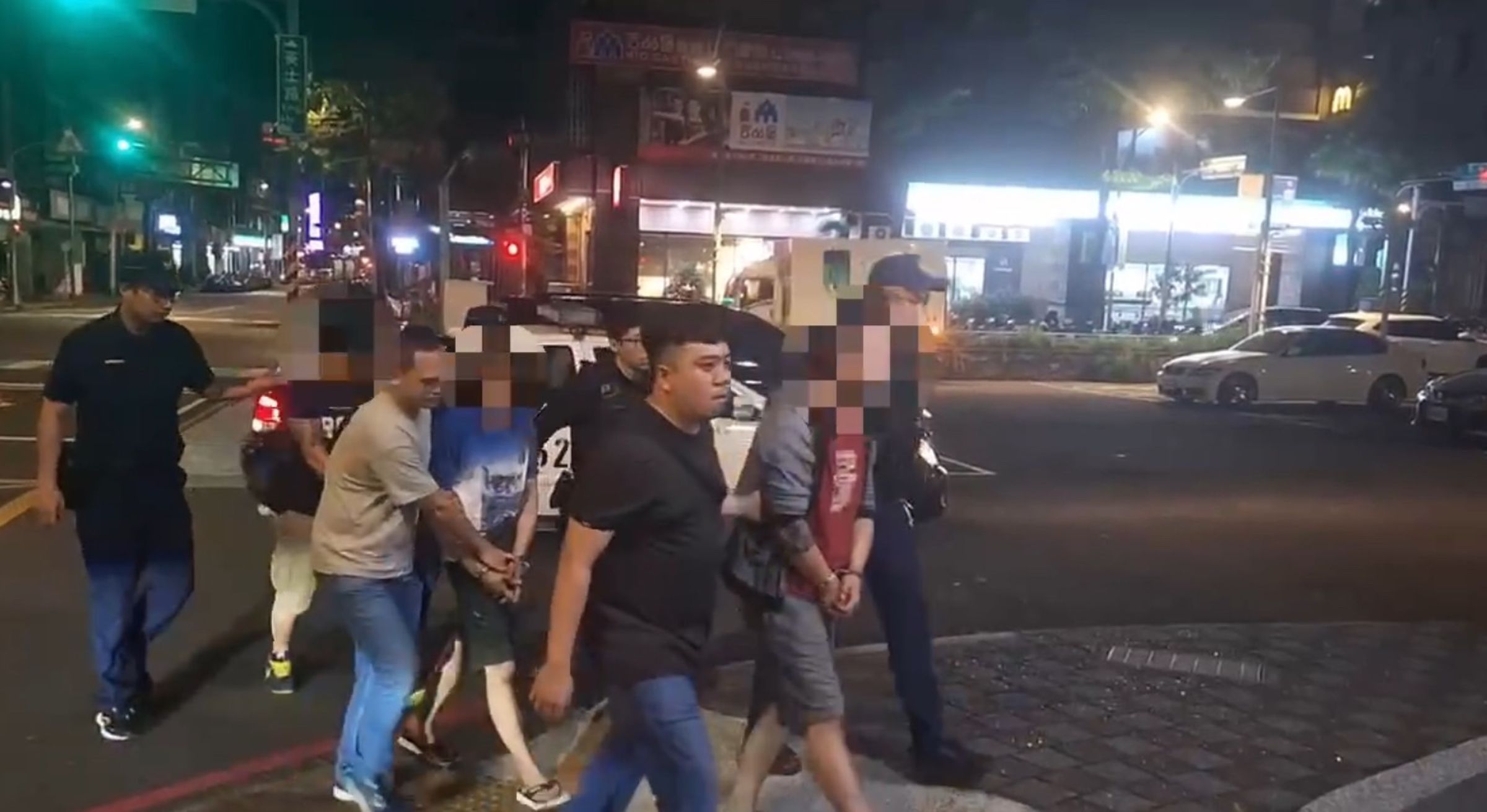 警訊後鄒男等3人將依加重強盜、殺人未遂罪嫌移請新北檢偵辦。（翻攝畫面）