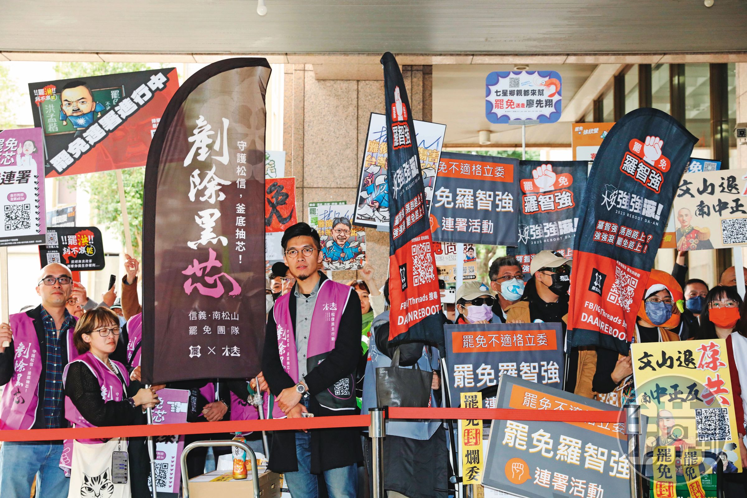 罷藍委公民團體已對台灣本島所有泛藍區域立委送出罷免第一階段提議書。