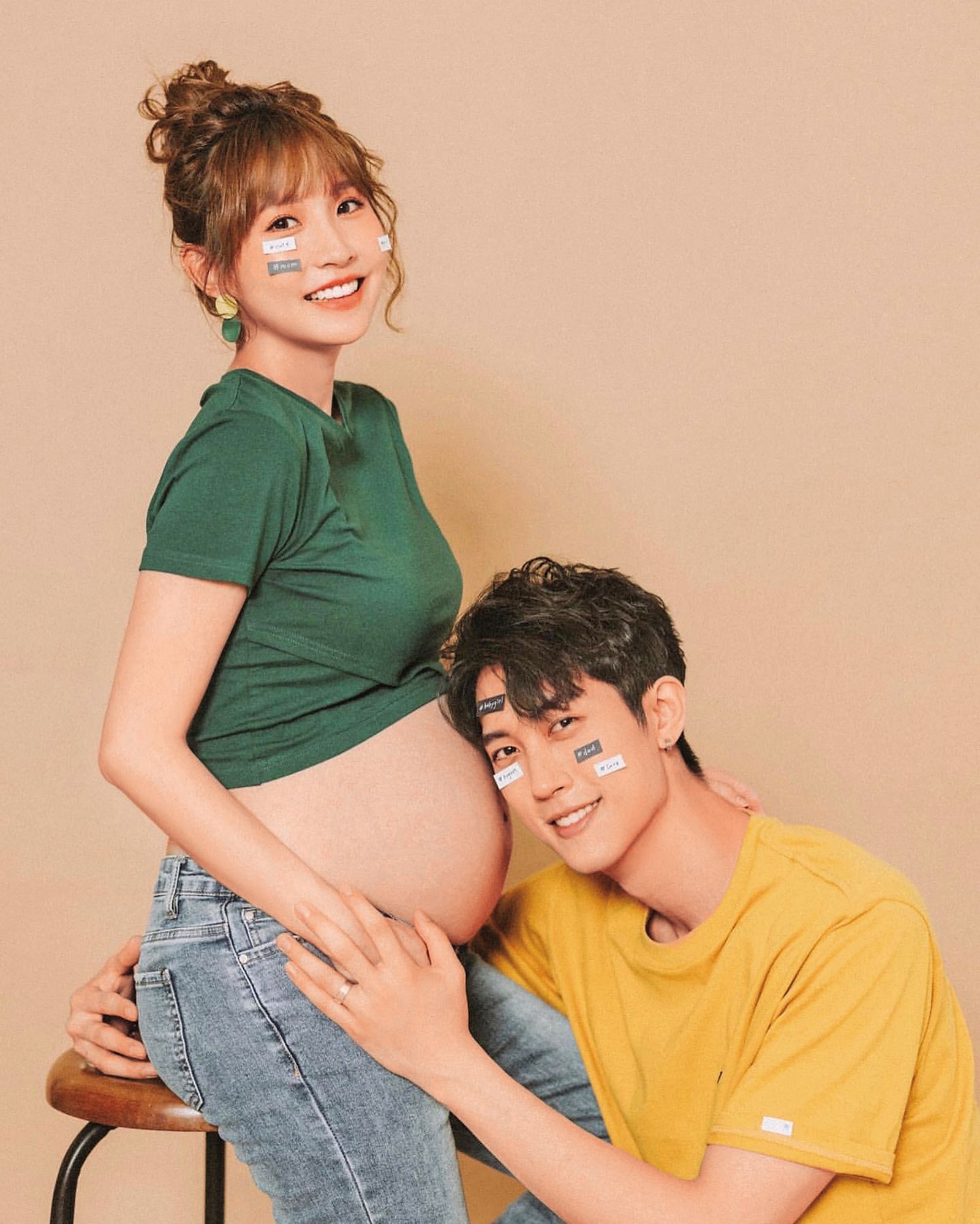 3年前粿粿（左）和老公范姜彥豐（右）曾幸福拍攝孕婦寫真。（翻攝自粿粿IG）