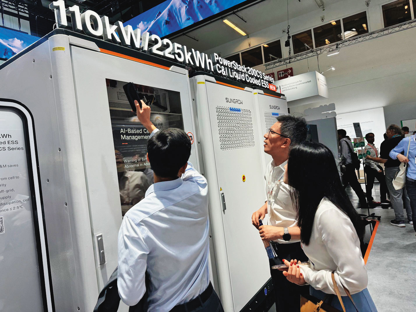 歐洲能源展大走儲能風，蔡佳晋預告未來儲能產業朝上下游整合並一體化發展。（蔡佳晋提供）