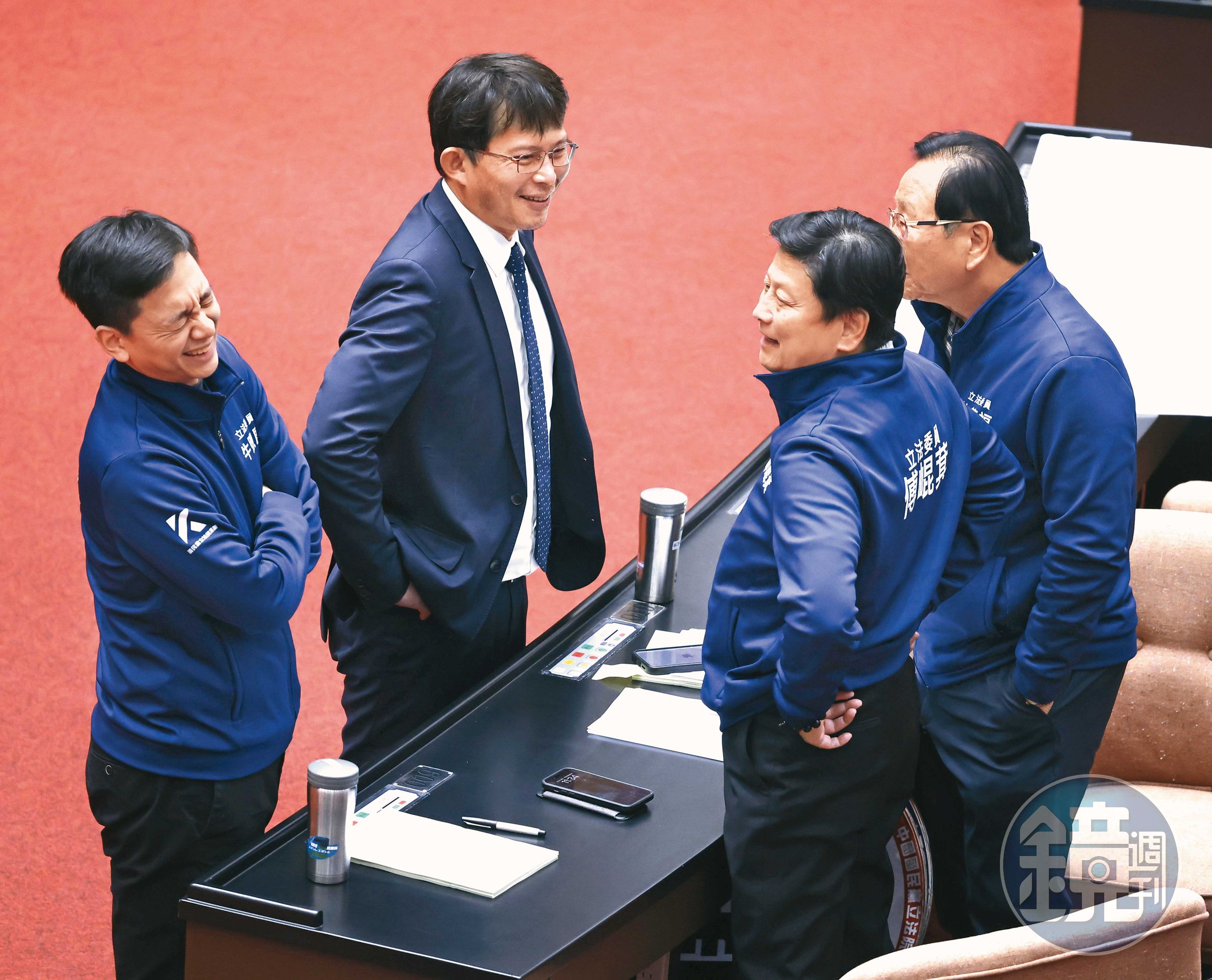 儘管藍白表面上大談合作，但不少藍營人士私下坦言，擔心自己也曾淪為黃國昌狗仔集團的跟拍對象。