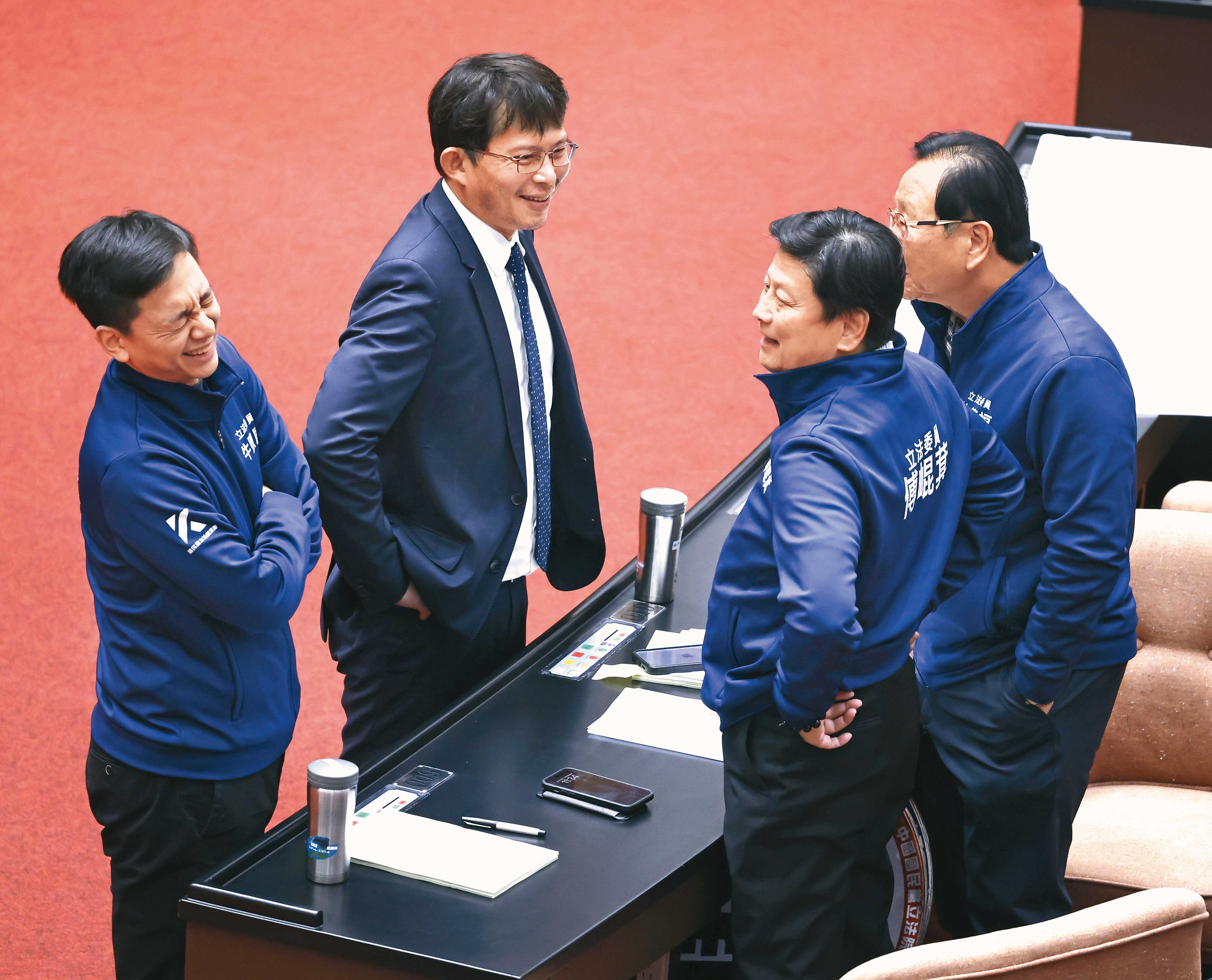 儘管藍白表面上大談合作，但不少藍營人士私下坦言，擔心自己也曾淪為黃國昌狗仔集團的跟拍對象。