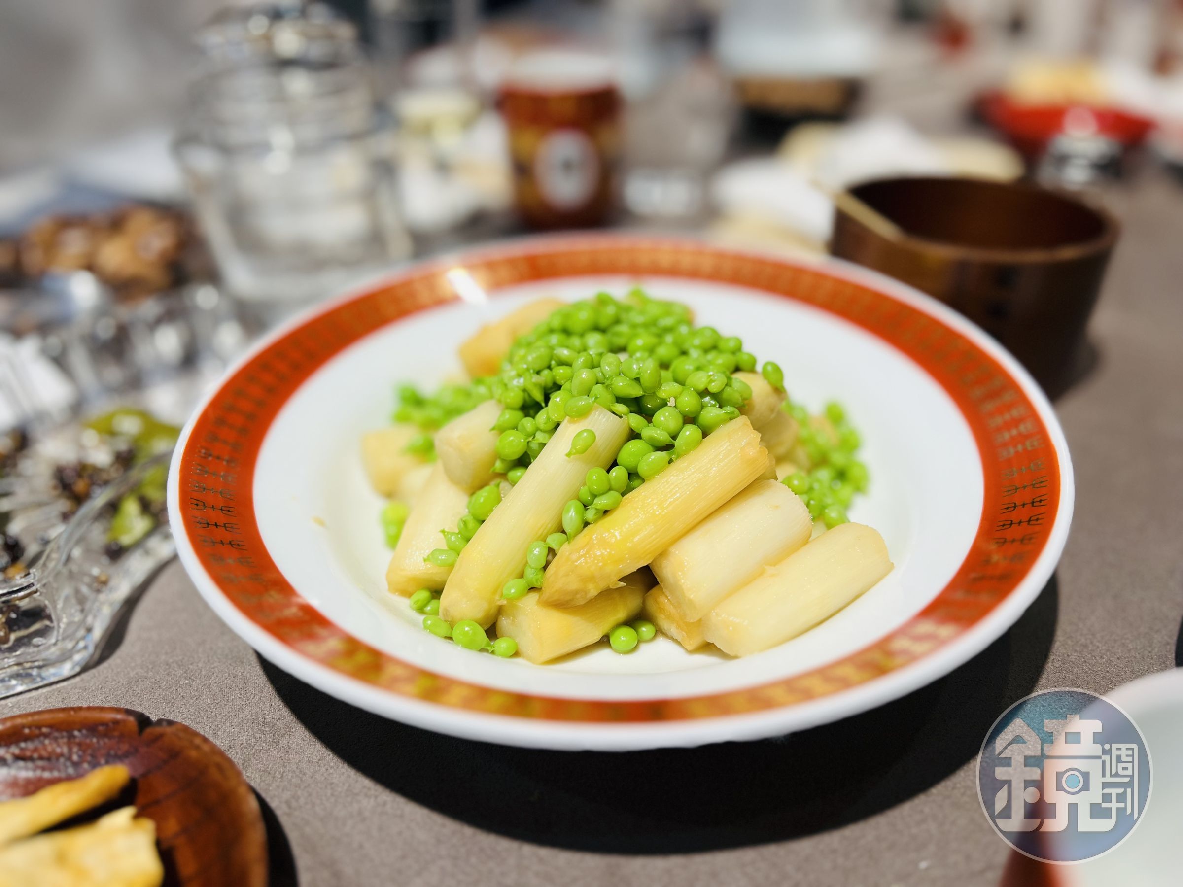 隨意點的青菜,上來的竟是用馬祖蝦油炒的嫩甜豆和白蘆筍。