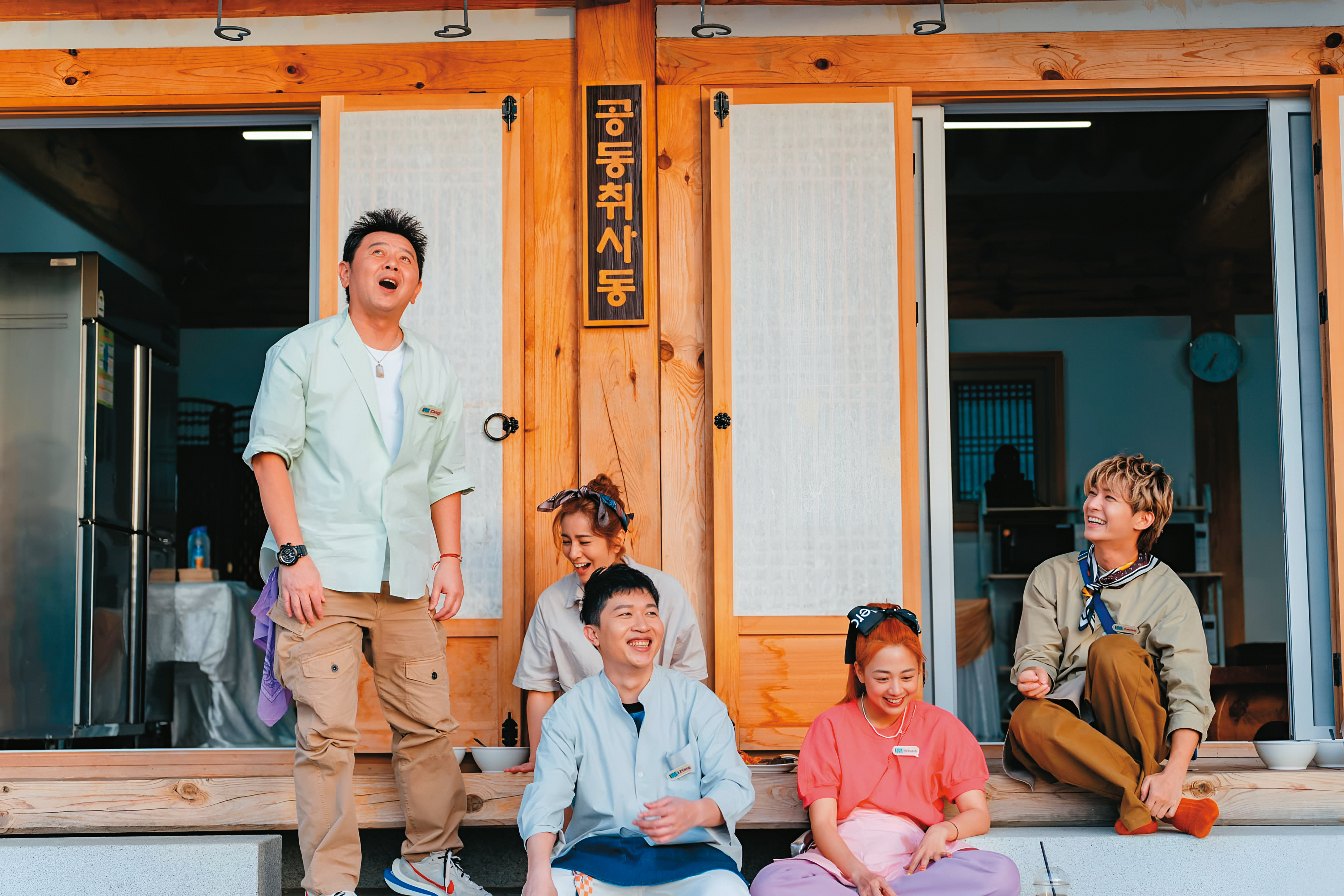 炎亞綸(右起)昔日與鬼鬼吳映潔、張立東、莎莎、庹宗康同框錄影,卻因偷拍事件影響,確定第3季不會出現。(翻攝自炎亞綸臉書)