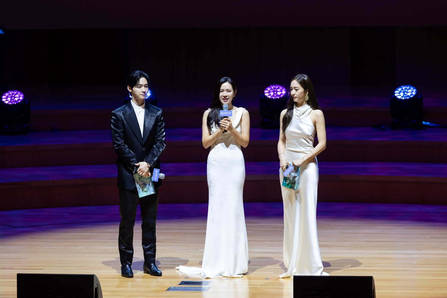 韓國富川國際奇幻影展上月中在落幕，獲選為年度演員的孫藝真（中）在開幕典禮時登台分享自己的心情。（BIFAN提供）
