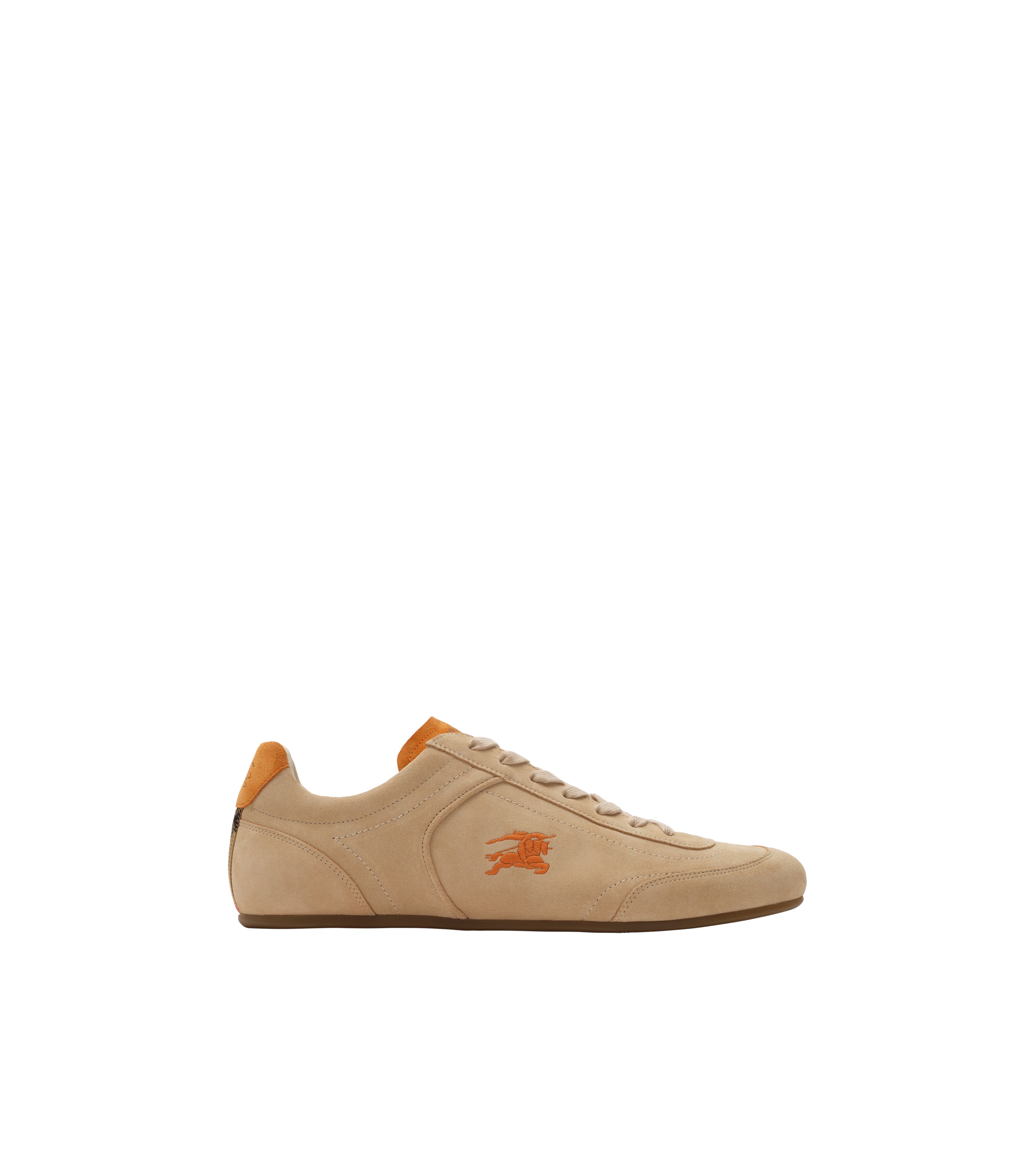 亞麻米色&南瓜橘色麂皮Knight Runner運動鞋。NT$27,900(BURBERRY提供)