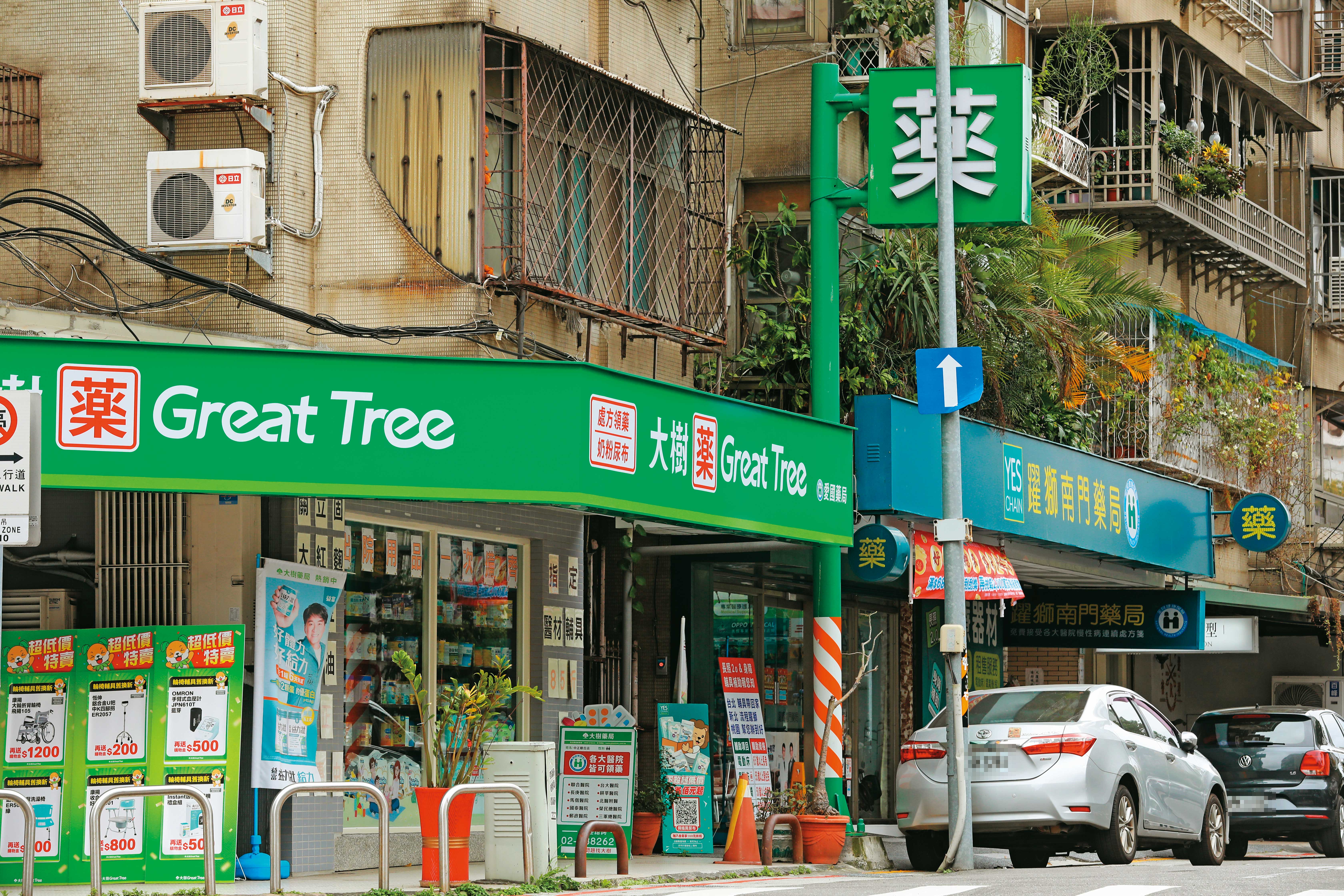 藥局門市數每年以2成速度飆漲，將取代超商成為街邊霸主。