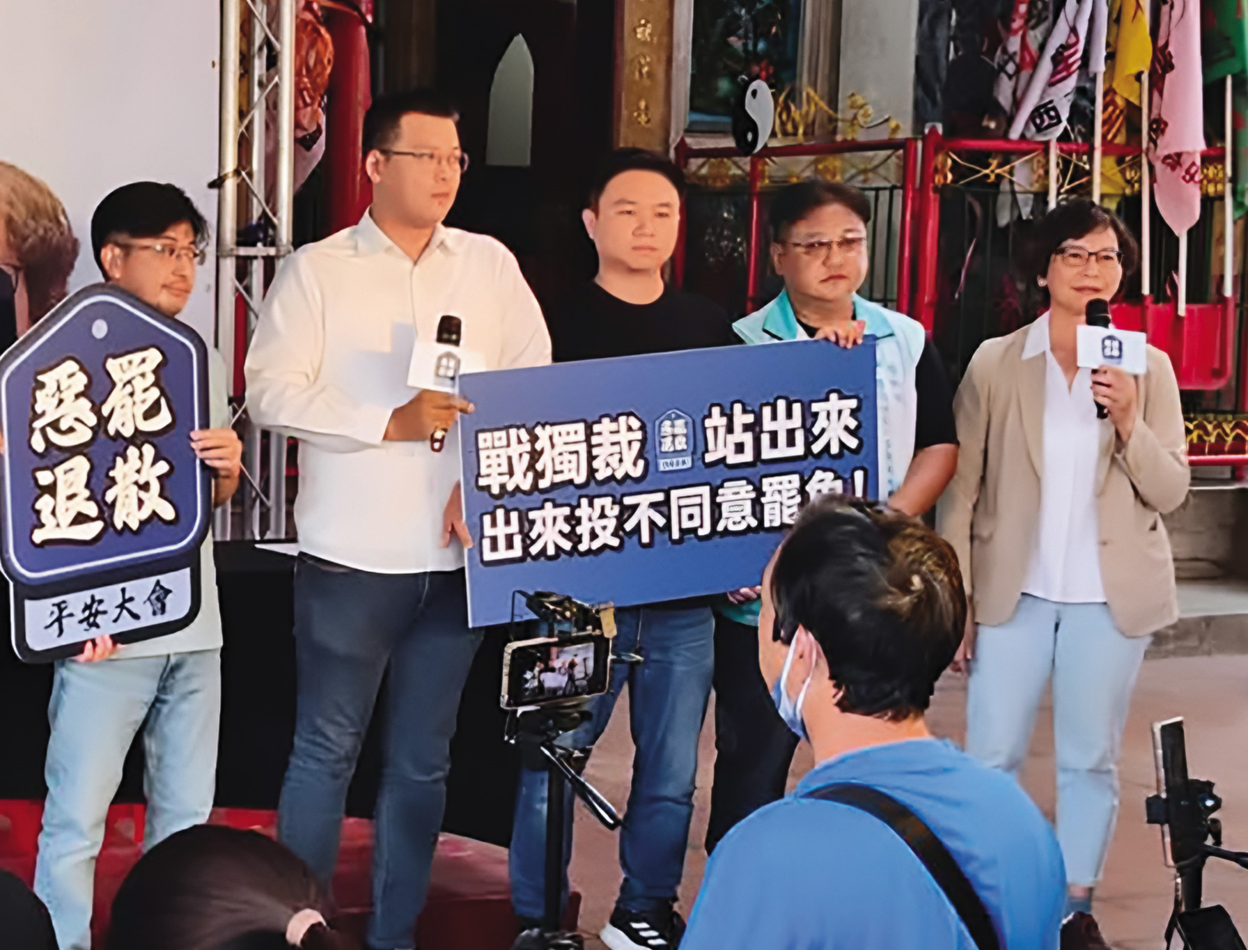 蔡壁如（右1）獲謝典霖（左1）支持，一度成為彰縣藍白合選項。（翻攝阮俊浩臉書）