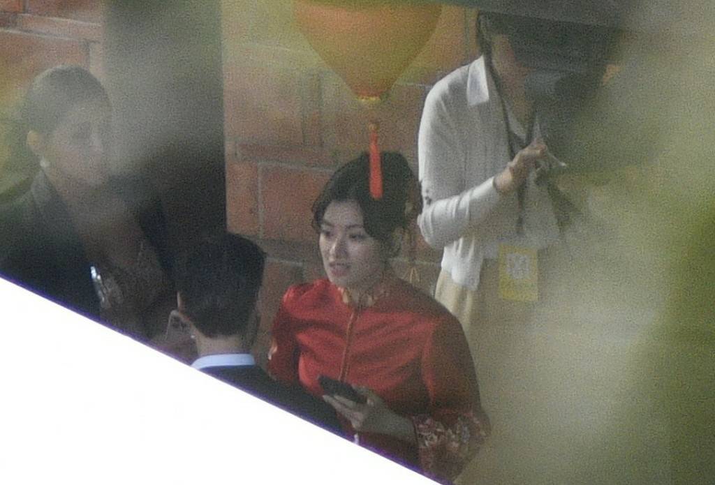 新娘許惠瑜身穿傳統服飾，心情和氣色都相當好。