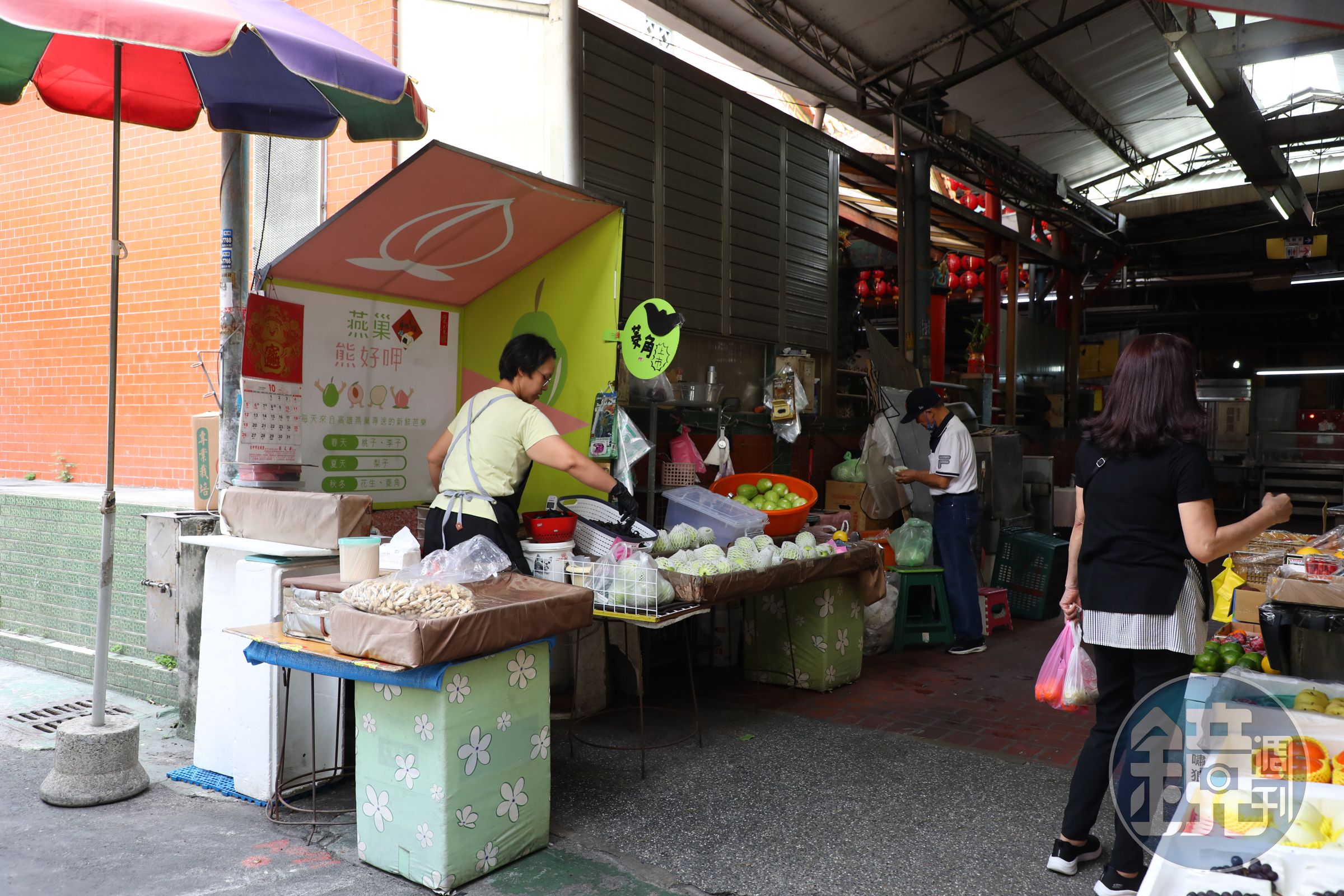 在第二市場台灣大道一段403巷口發現好吃的水果攤。
