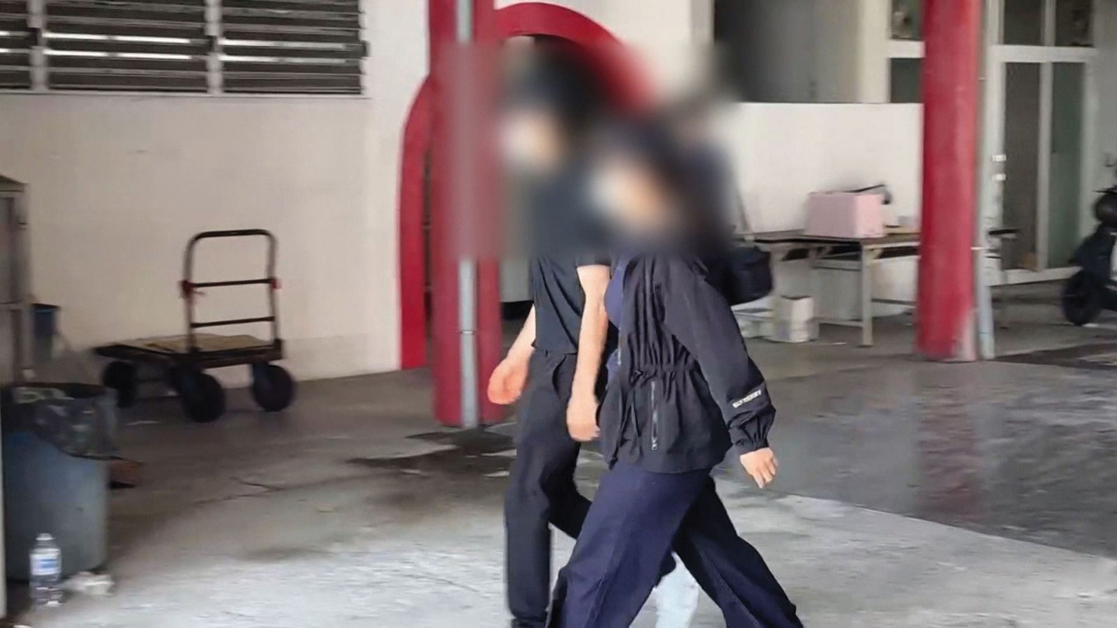 死者家屬前往殯儀館相驗大體，十分低調。（鏡新聞提供）